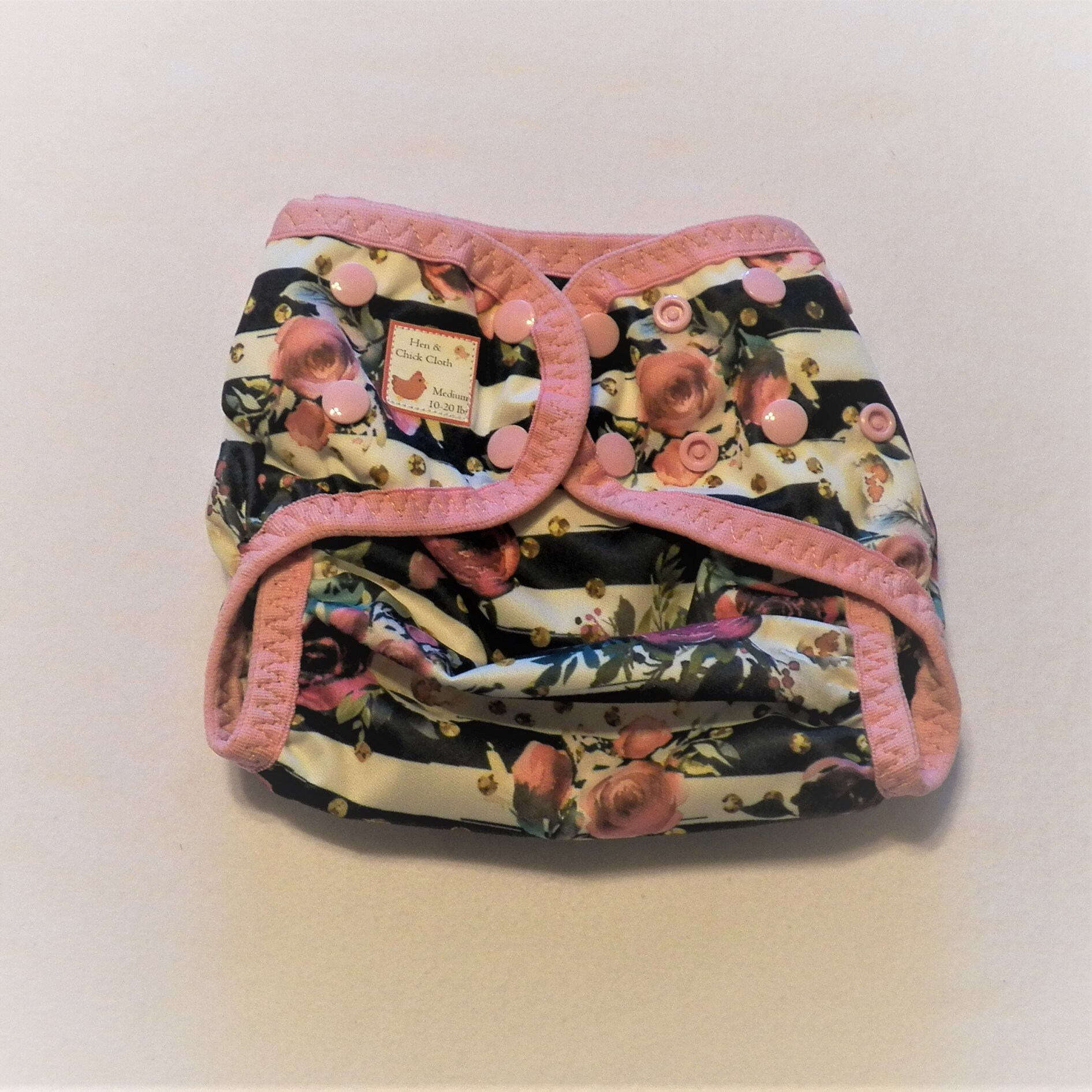 Mittlere Pul Windel Abdeckung Mit Bein Gussets - 10 Bis 20 Pfund- Rosen Auf Marine Weißen Streifen | Inv #22020 von Etsy - henandchickcloth