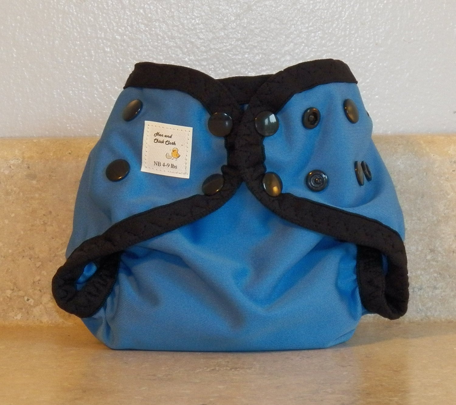 Neugeborenen Pul Windel Abdeckung Mit Bein Gussets - 4 Bis 9 Pfund- Kornblume Blau Schwarzen Akzenten-20013 Neugeborenen Pul Windel Abdeckung Mit Bein Gussets - 4 Bis 9 Pfund- Kornblume Blau Schwarzen Akzenten-20013 von Etsy - henandchickcloth