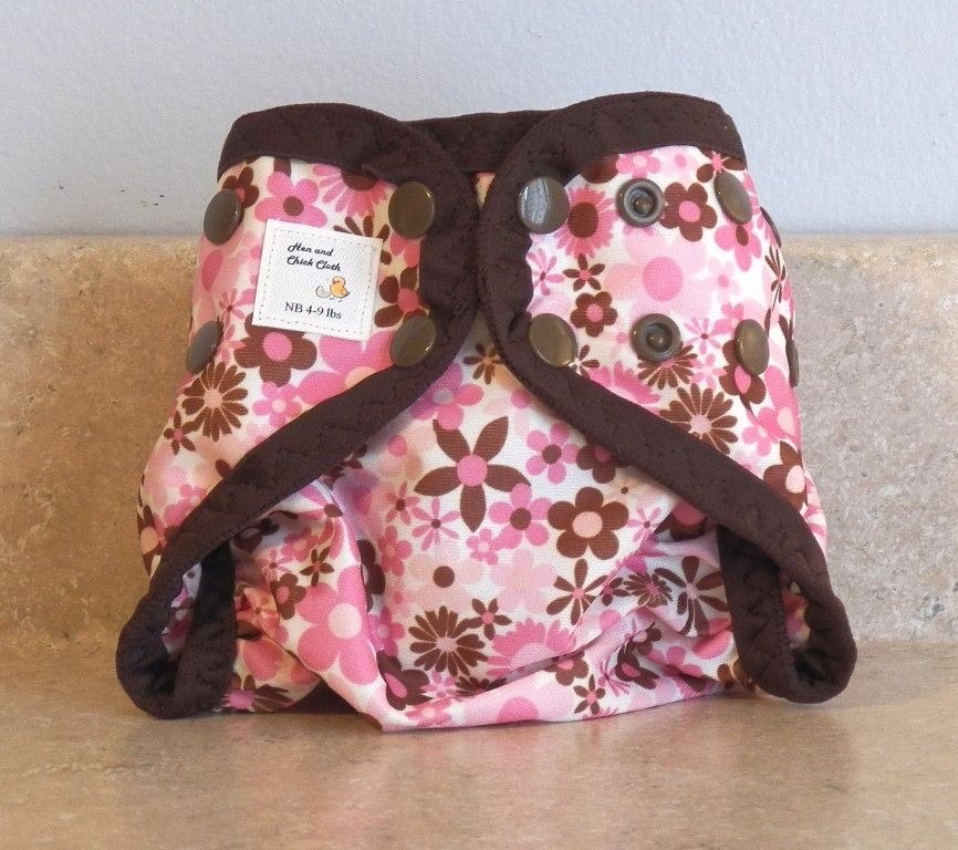 Neugeborenen Pul Windel Abdeckung Mit Bein Gussets - 4 Bis 9 Pfund Rosa & Braun Blumen-20032 Neugeborenen Pul Windel Abdeckung Mit Bein Gussets - 4 Bis 9 Pfund Rosa & Braun Blumen-20032 von Etsy - henandchickcloth