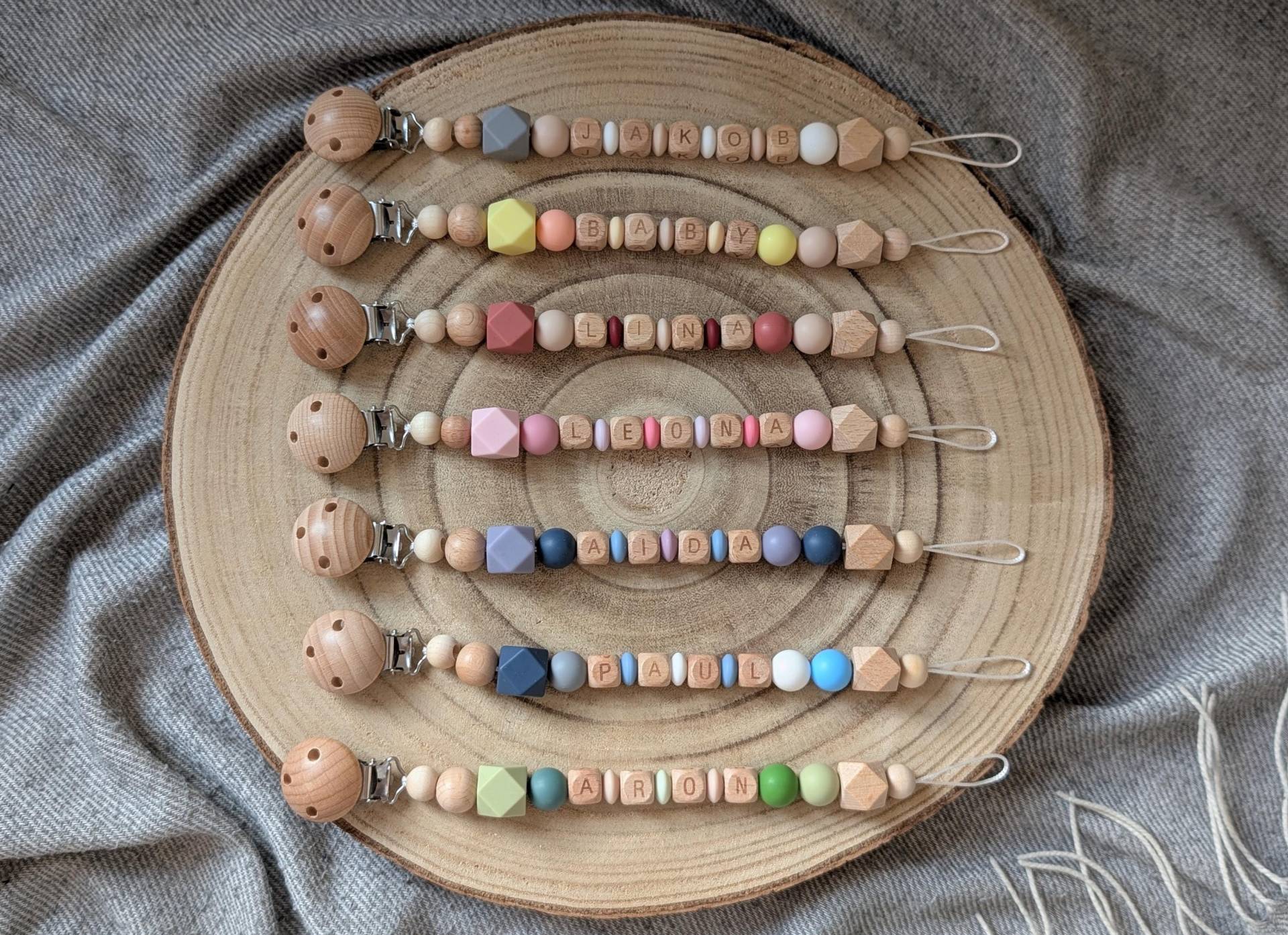 Schnullerkette Personalisiert Mit Name - Holzperlen & Silikonperlen Babygeschenk Geburt Taufe Babyshower Babyparty Handmade in Austria von Etsy - herzCrafted