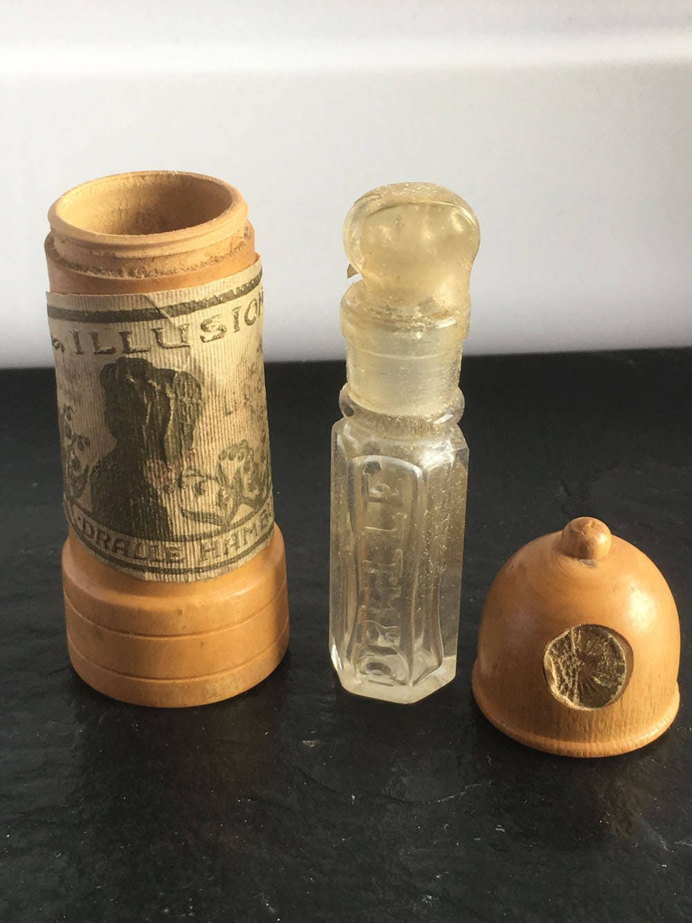 Antikes Illusions Maiglöckchen Parfum in Echter Holzkiste // Dalle Hamburg, Germany, Original Papier Label, Glasdauber von Etsy - historyofagirl