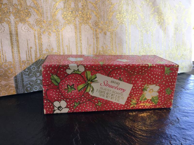 Vintage 1960Er-70Er Jahre Erdbeer-Gästeseifen Von Avon // 210 Ml > Neuartige Erdbeerformen Unbenutzte Originalverpackung von Etsy - historyofagirl