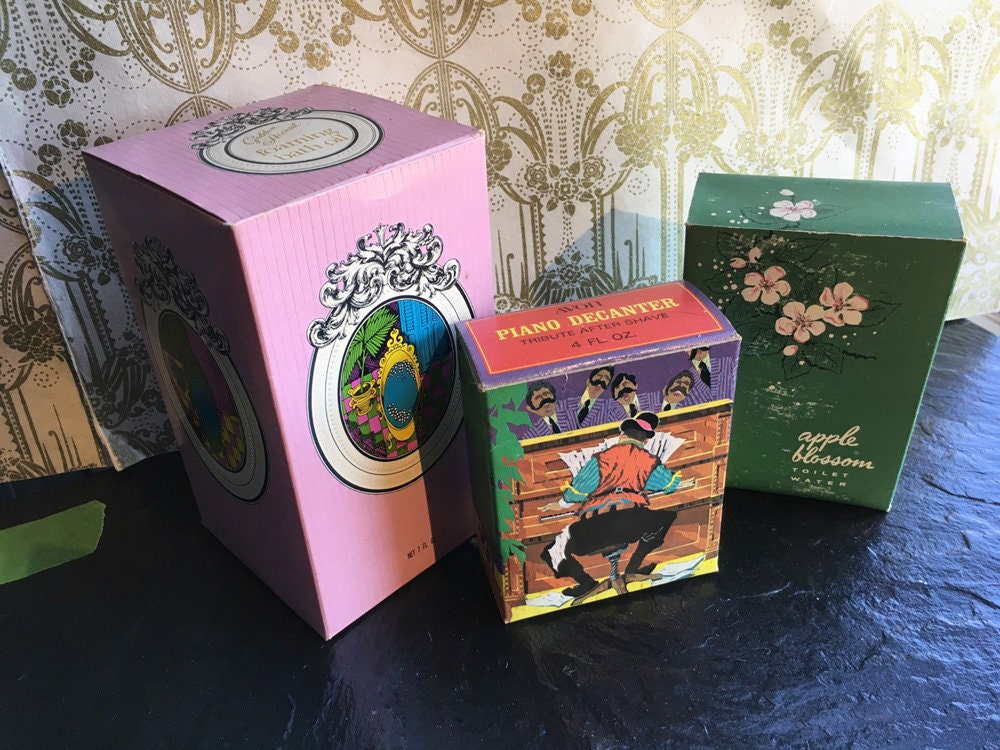 Vintage Avon, Fuller Brush Lot // Piano Decanter Aftershave, Golden Accent Schaumbad Öl, Apfelblüten Wc Wasser > Original Boxen von Etsy - historyofagirl