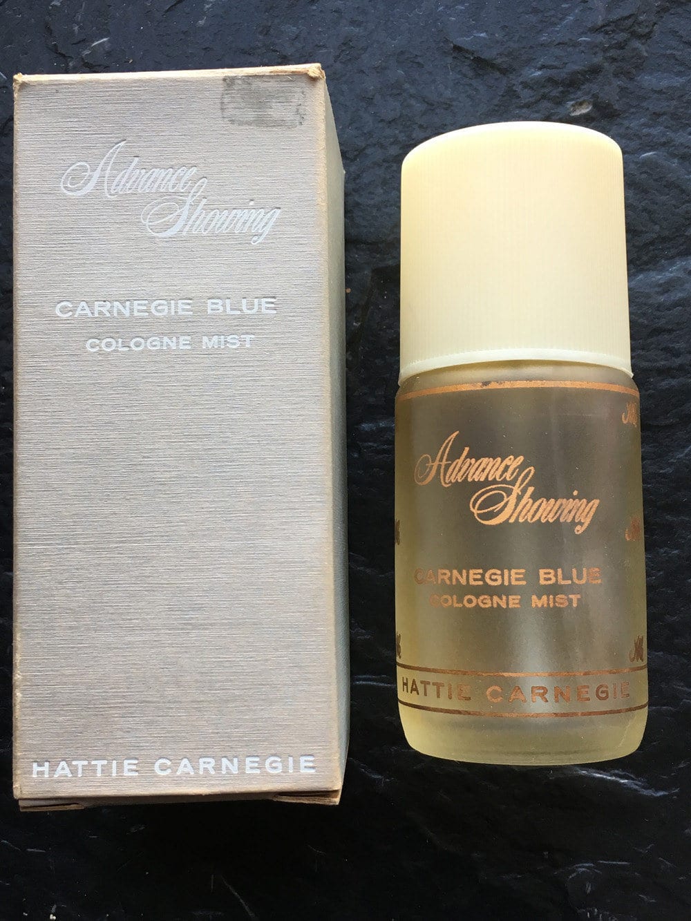 Vintage Carnegie Blue Voraus Zeige Kölner Nebel in Original Box, Verpackung // 1.5 Fl Oz Parfüm > Von Hattie Unbenutzte Volle Flasche von Etsy - historyofagirl