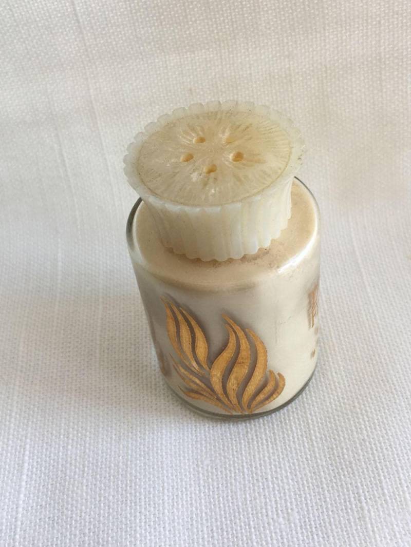 Vintage Desert Flower Body Beutel Pulverflasche Von Shulton // 1 Oz > Unbenutzt, Ungeöffnet, Mit Original Etikett von Etsy - historyofagirl