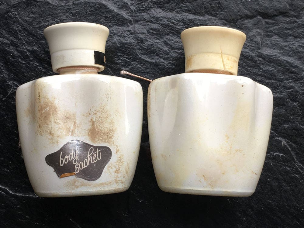 Vintage Escapade Body Sachet Powder Von Shulton - 2 Gläser von Etsy - historyofagirl
