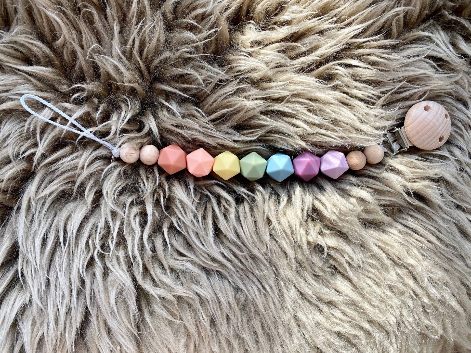 Schnullerkette Ohne Namen | Regenbogen/Farbe Muster Schnullerkette Ohne Namen | Regenbogen/Farbe Muster von Etsy - holymolybaby