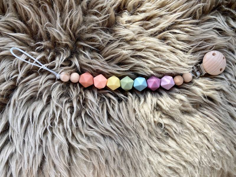 Schnullerkette Ohne Namen | Regenbogen/Farbe Muster Schnullerkette Ohne Namen | Regenbogen/Farbe Muster von Etsy - holymolybaby