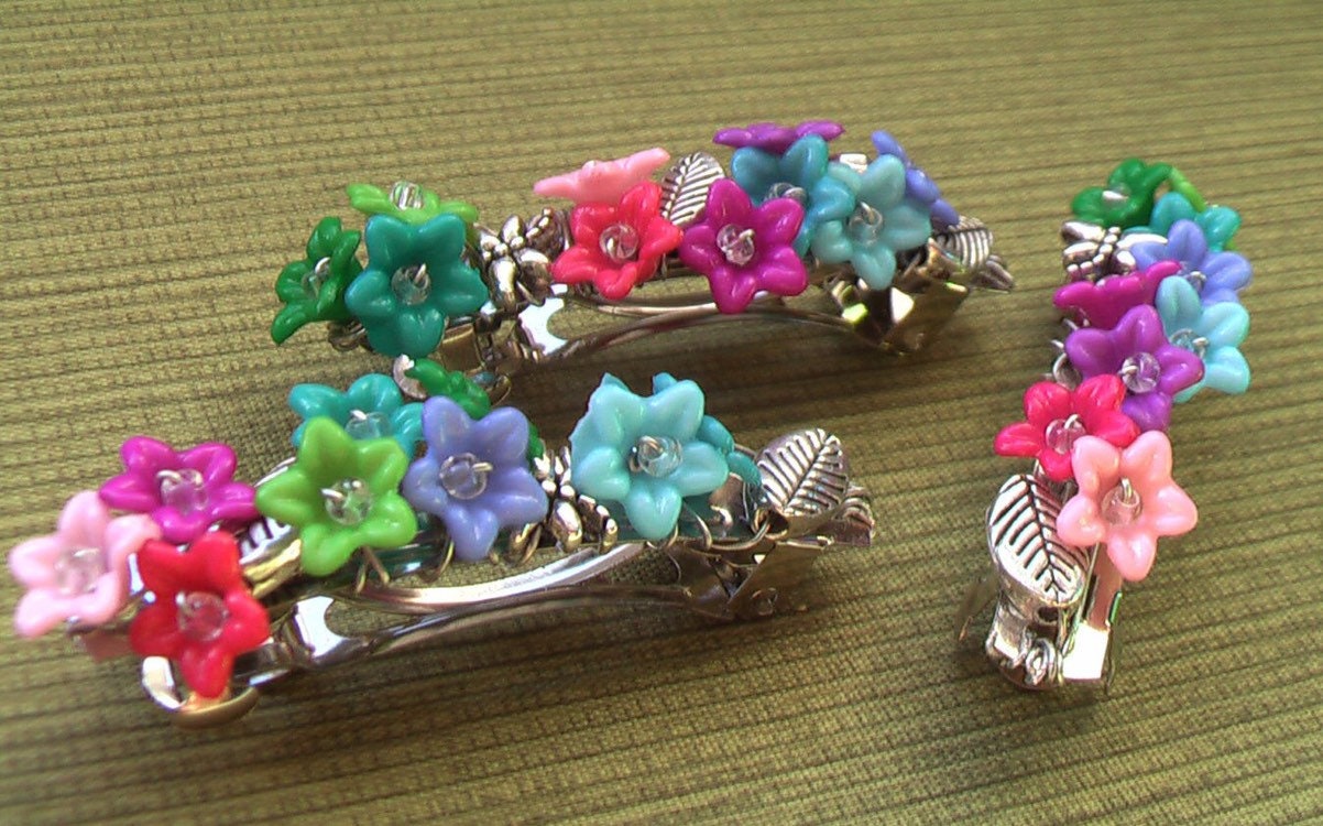 2 Bunte Blumen-Haarspangen von Etsy - iLLstyles