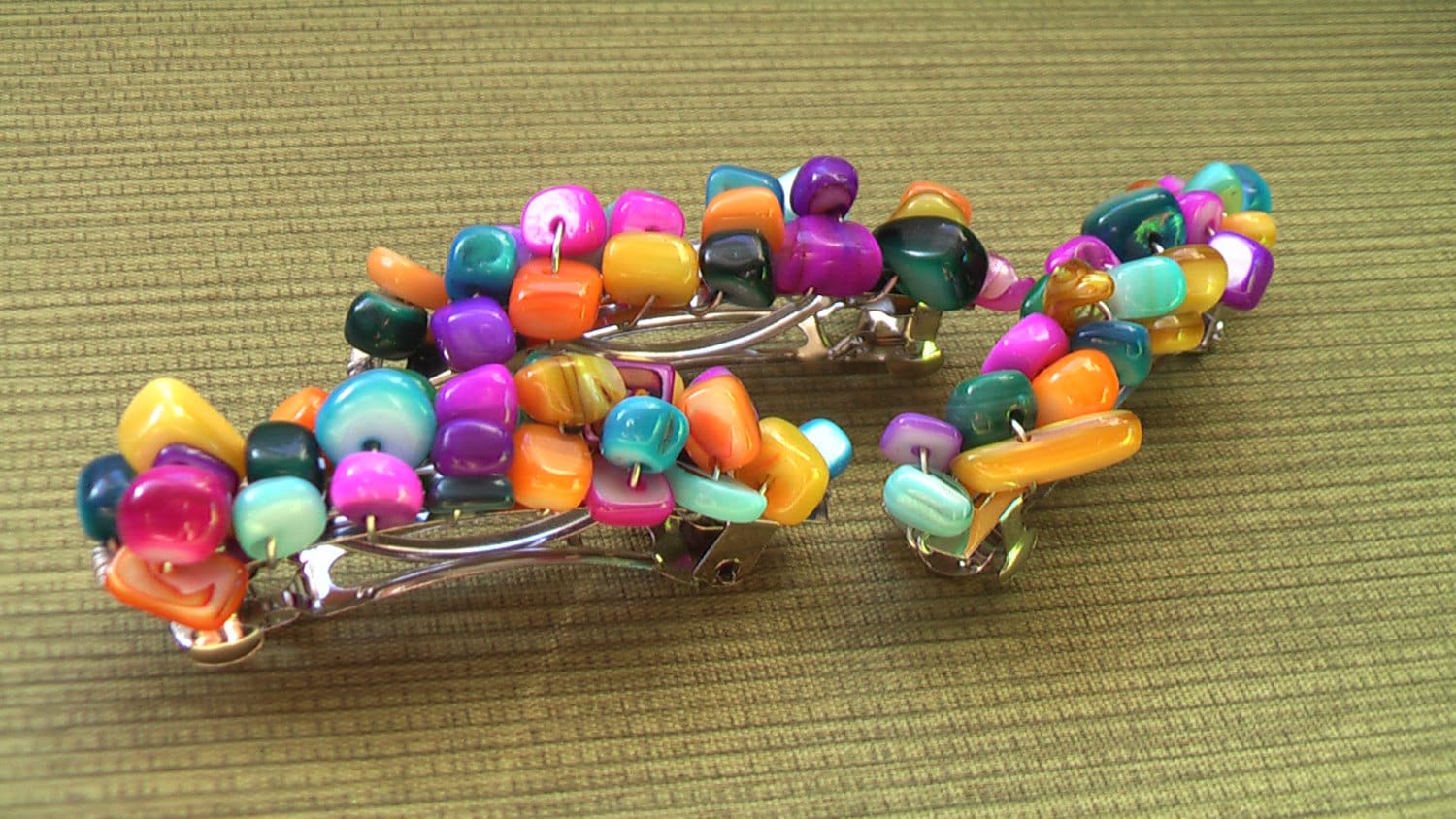 2 Bunte Stein-Haarspangen von Etsy - iLLstyles