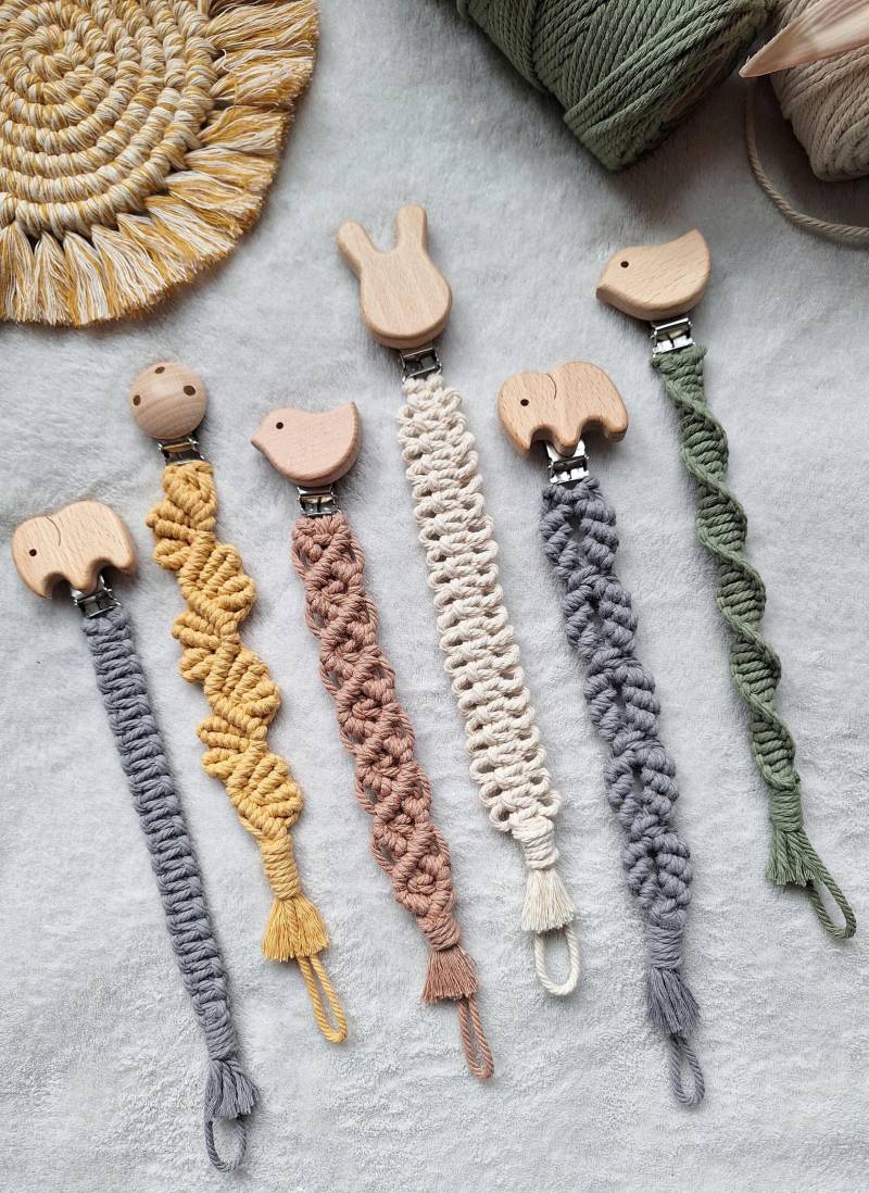 Makramee Schnullerkette Handgeknüpft Aus Premium Makrameegarn - Ökotex Zertifiziert Verschiedene Varianten Baby von Etsy - iLOVEcandlesbyBine