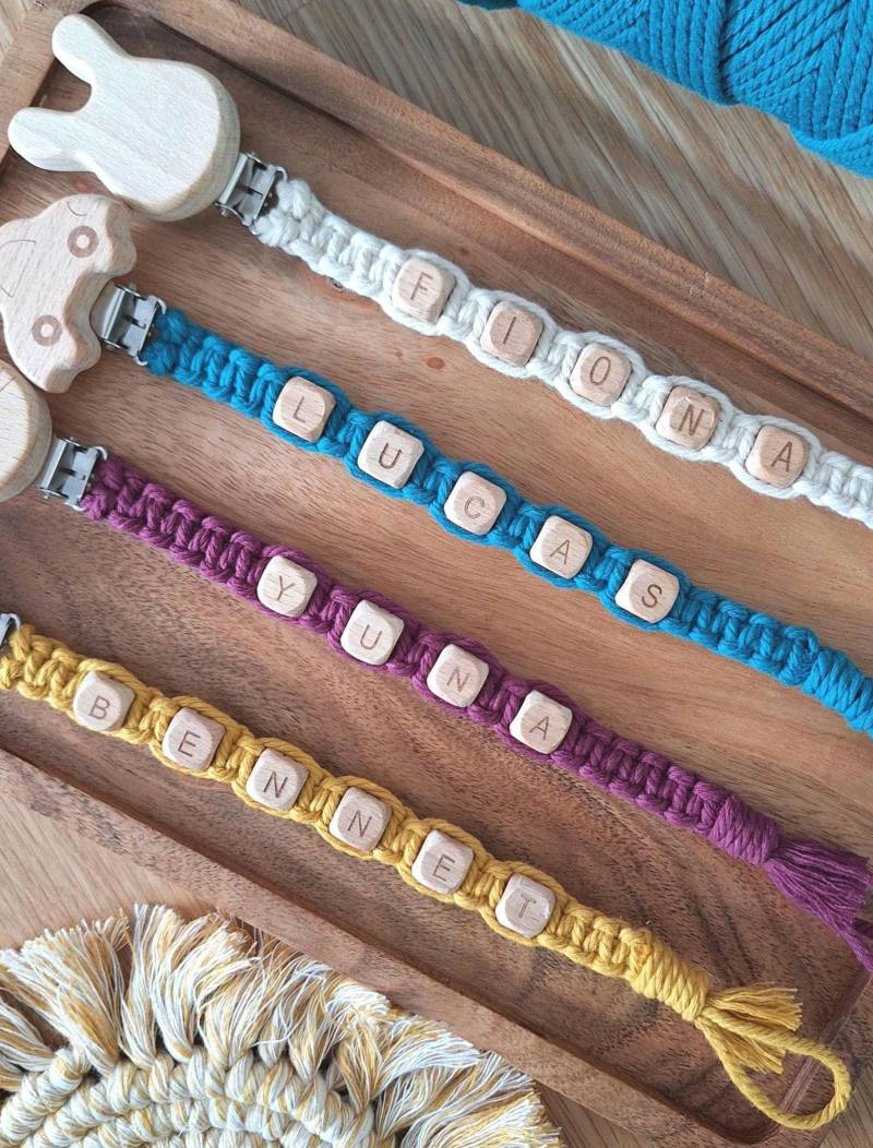 Schnullerkette Mit Namen Handgeknüpft Aus Premium Makrameegarn - Ökotex Zertifiziert Geschenk Zur Geburt, Baby, Personalisierbar von Etsy - iLOVEcandlesbyBine