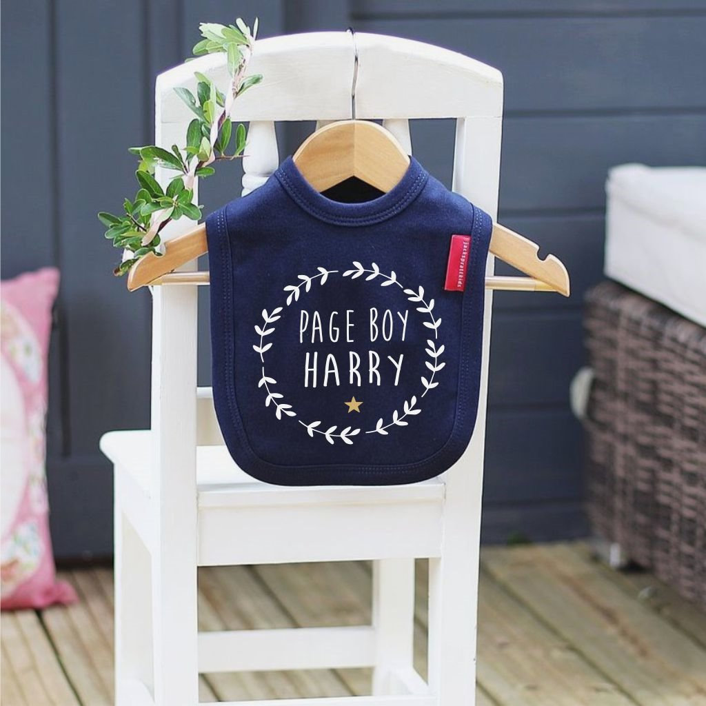 Lätzchen, Brautjungfer Pageboy Baby Geschenk, Junge, Mädchen, Neues Baby, Babykleidung, Personalisierte Babygeschenke von Etsy - jacksprattbaby