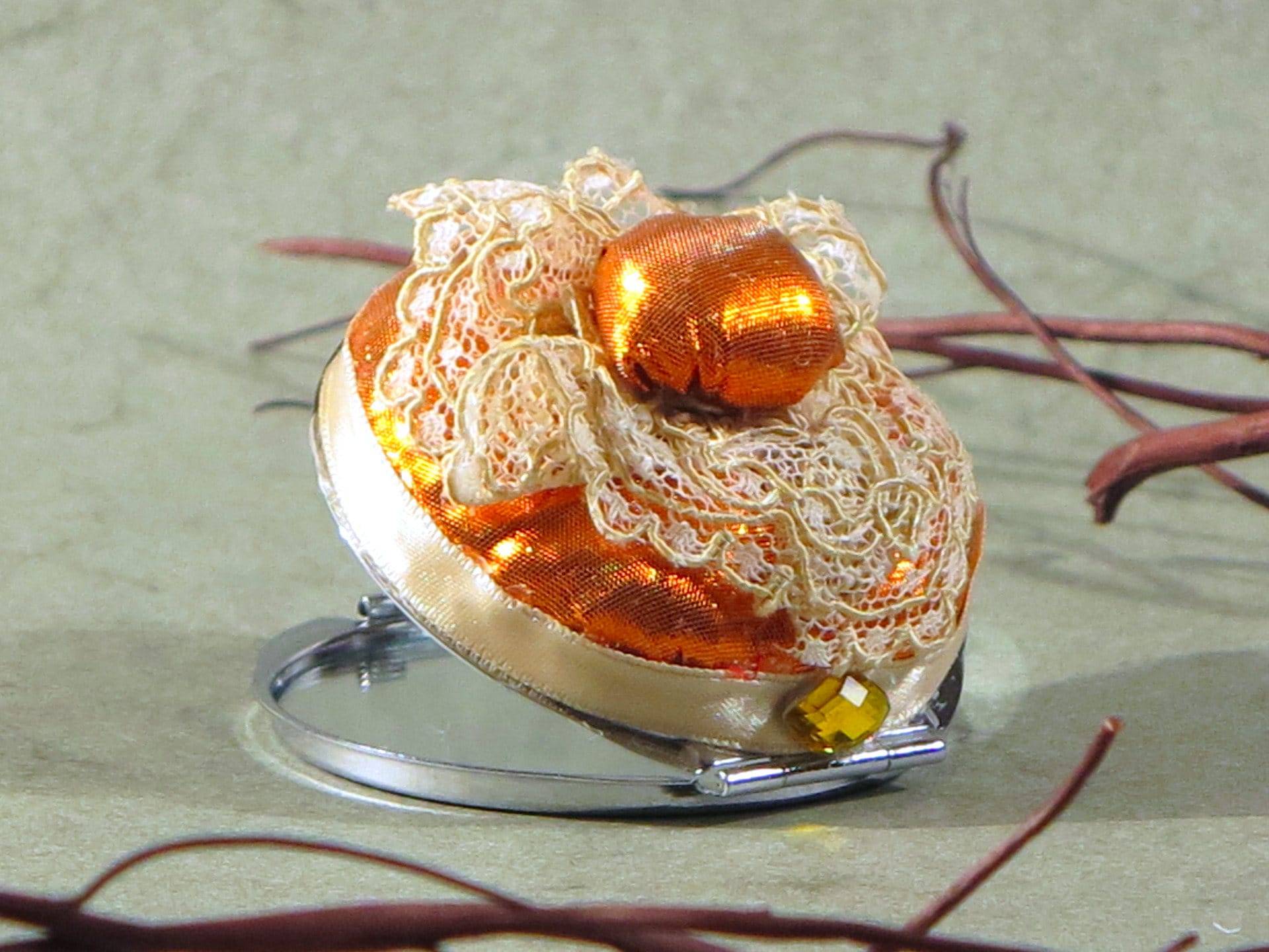 Spiegel Mit Orange Stoff, Cremefarbene Borte Und Spitze von Etsy - justeunepause