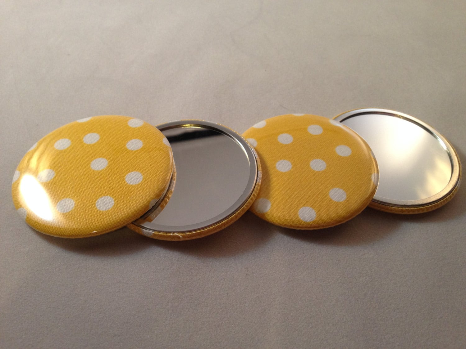 Gelbe Polka Dot Taschenspiegel von Etsy - katiefavors