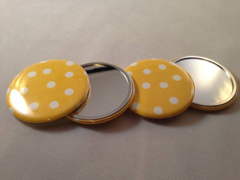 Gelbe Polka Dot Taschenspiegel von Etsy - katiefavors