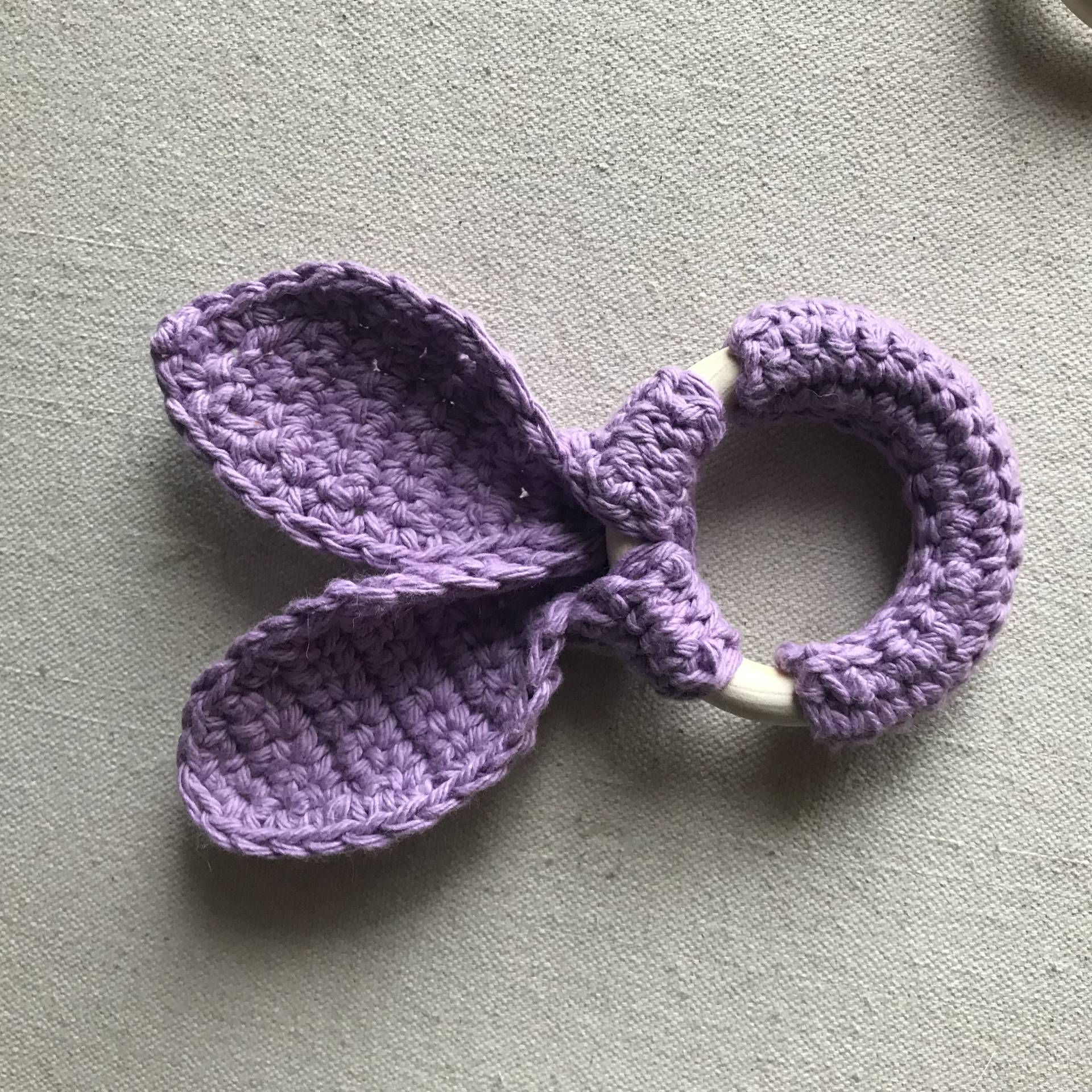 Bio Holz Ring Beißring von Etsy - kellyweldoncreative