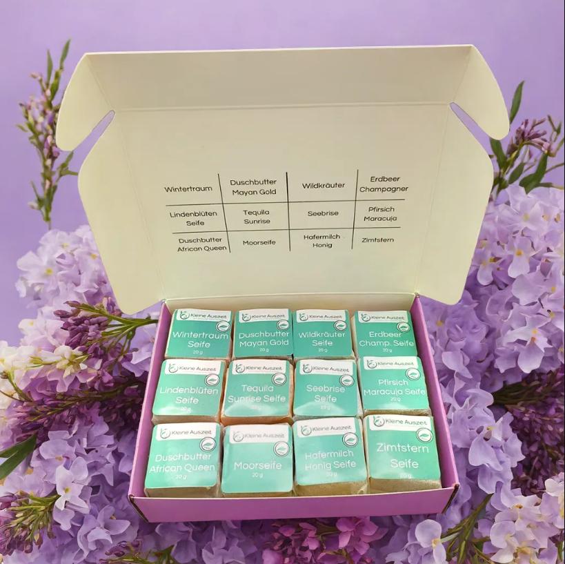 Naturseifen Reise Durch's Jahr in Der Geschenkbox - Vegan, Plastikfrei Und Ohne Palmöl Naturseifen Reise Durch's Jahr in Der Geschenkbox - Vegan, Plastikfrei Und Ohne Palmöl von Etsy - kleineAuszeit