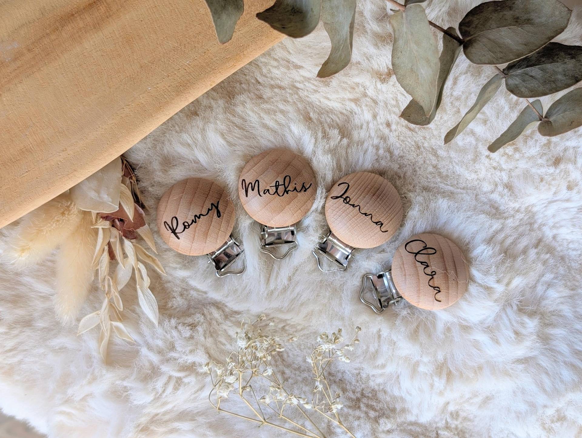 Personalisierter Schnullerclip Mit Namen Aus Holz | Schnullerkette Personalisiert Baby Geschenk Geburt Boho Zubehör Mädchen Junge von Etsy - kleinundfeinbyariela