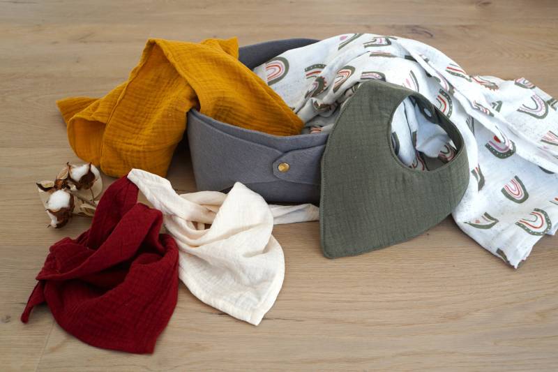 Geschenkset Zur Geburt | L - Pucktuch Spucktuch Dreieckstuch Wasserdichtes Sabberlätzchen Personalisierbar Bio-Musselin von Etsy - kleinundkuschelig