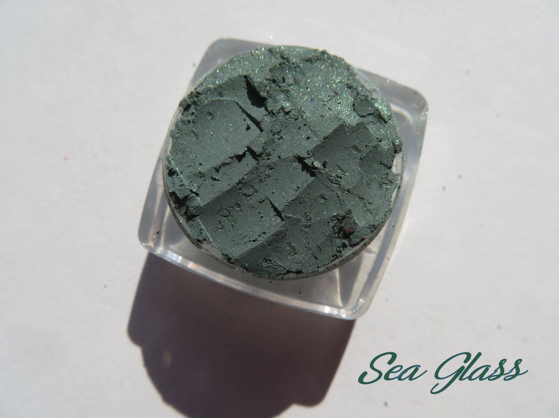 Sea Glass Eyeshadow Dunkelgrüner Schimmer, Veganes Mineralpigment von Etsy - kmms