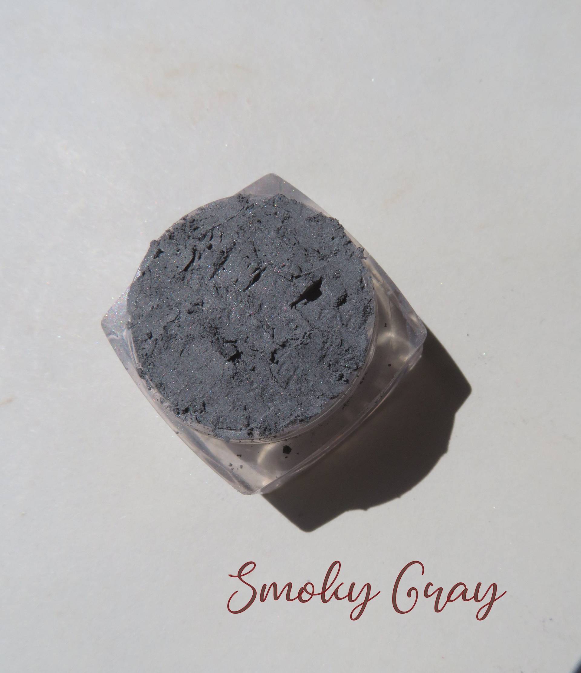 Smoky Grey - Heller, Rauchgrauer, Halbschimmernder Minerallidschatten, Lose Pigmente, Grausamer, Veganer Lidschatten Smoky Grey - Heller, Rauchgrauer, Halbschimmernder Minerallidschatten, Lose Pigmente, Grausamer, Veganer Lidschatten von Etsy - kmms