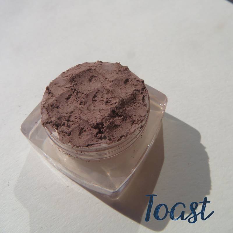 Toast - Matte Pale Taupe Mineral Lidschatten Veganes Cruelty-Free Makeup von Etsy - kmms