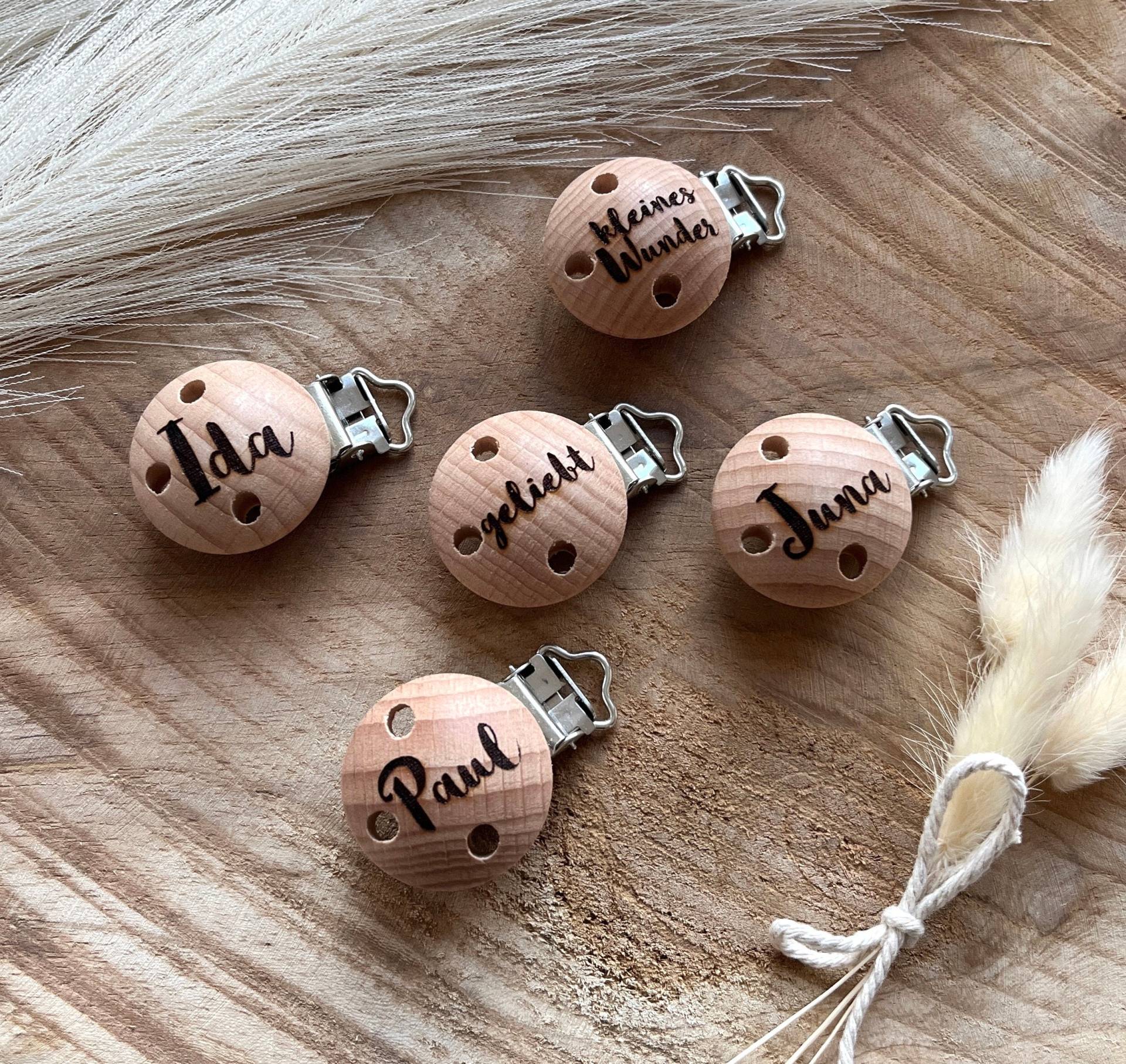 Schnullerkettenclip Aus Holz Mit Personalisierter Gravur von Etsy - knoetchenliebe
