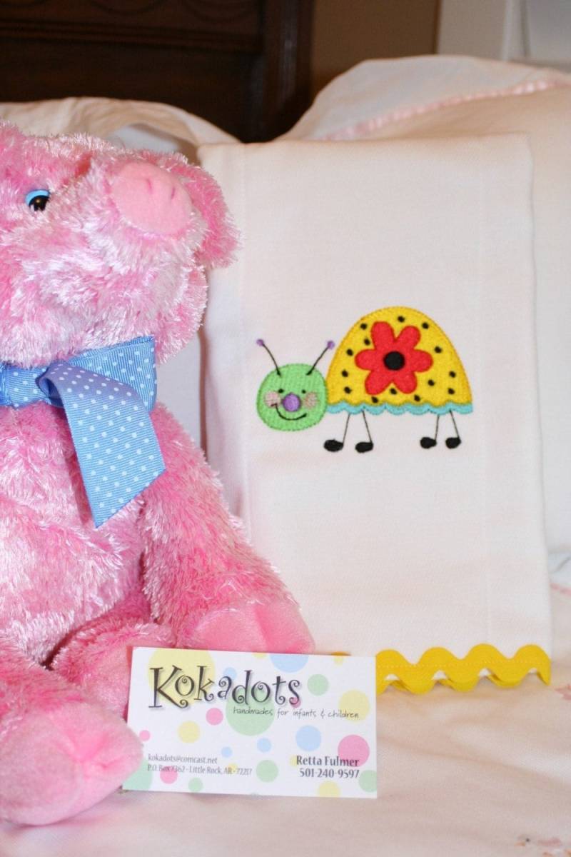 Lady Bug Spucktuch, Besticktes Monogramm Mädchen Baby Spucktuch von Etsy - kokadots