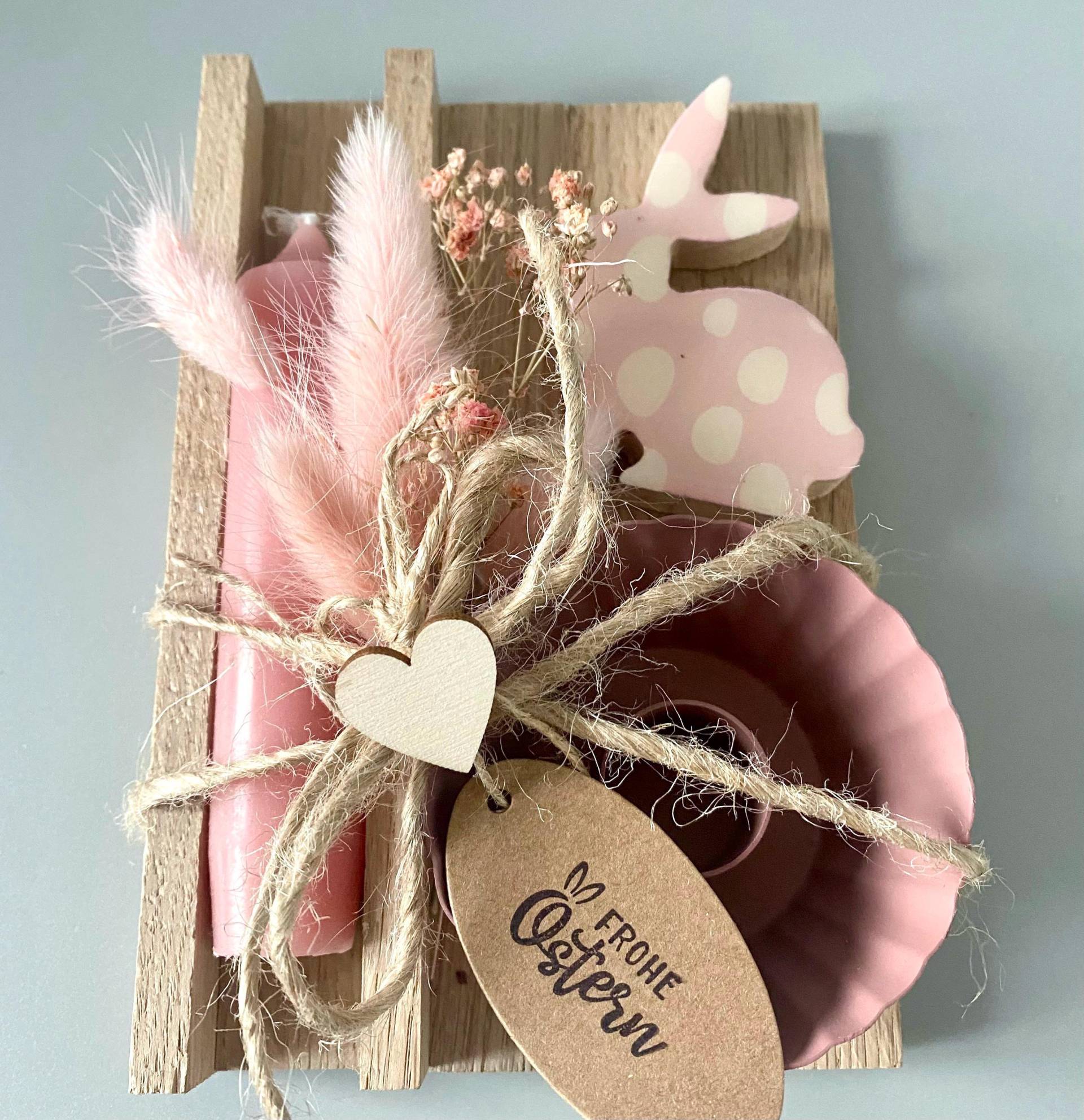 Rosa Oster Geschenkset Mit Holzhase, Kerze Und Trockenblumen Als Osterdekoration Rosa Oster Geschenkset Mit Holzhase, Kerze Und Trockenblumen Als Osterdekoration von Etsy - kranzverliebt