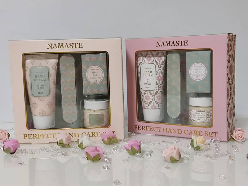 Namaste Handpflege Geschenkset - 3-Teilig Wellness & Pflege Vegan Green Herbs Oder Lily Und Vanilla Geschenkidee Damen Namaste Handpflege Geschenkset - 3-Teilig Wellness & Pflege Vegan Green Herbs Oder Lily Und Vanilla Geschenkidee Damen von Etsy - kreativNRW