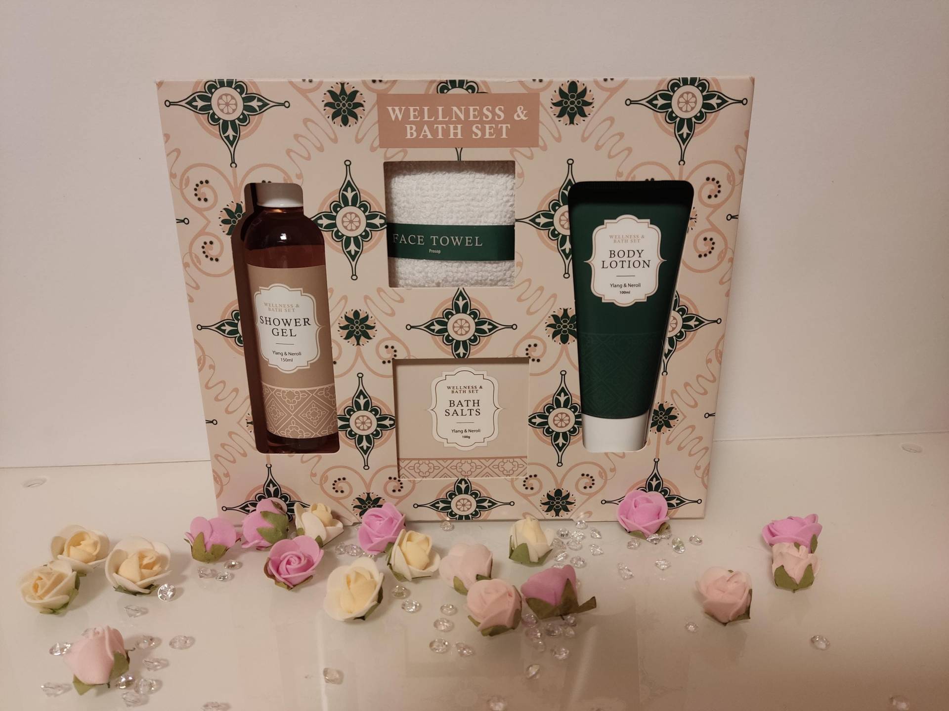 Wellness Geschenkset Ylang-Ylang & Neroli - Bade-Set Mit Handtuch, Bodylotion, Duschgel Und Badesalz Entspannendes Spa-Set Geschenkidee Wellness Geschenkset Ylang-Ylang & Neroli - Bade-Set Mit Handtuch, Bodylotion, Duschgel Und Badesalz Entspannendes Spa-Set Geschenkidee von Etsy - kreativNRW