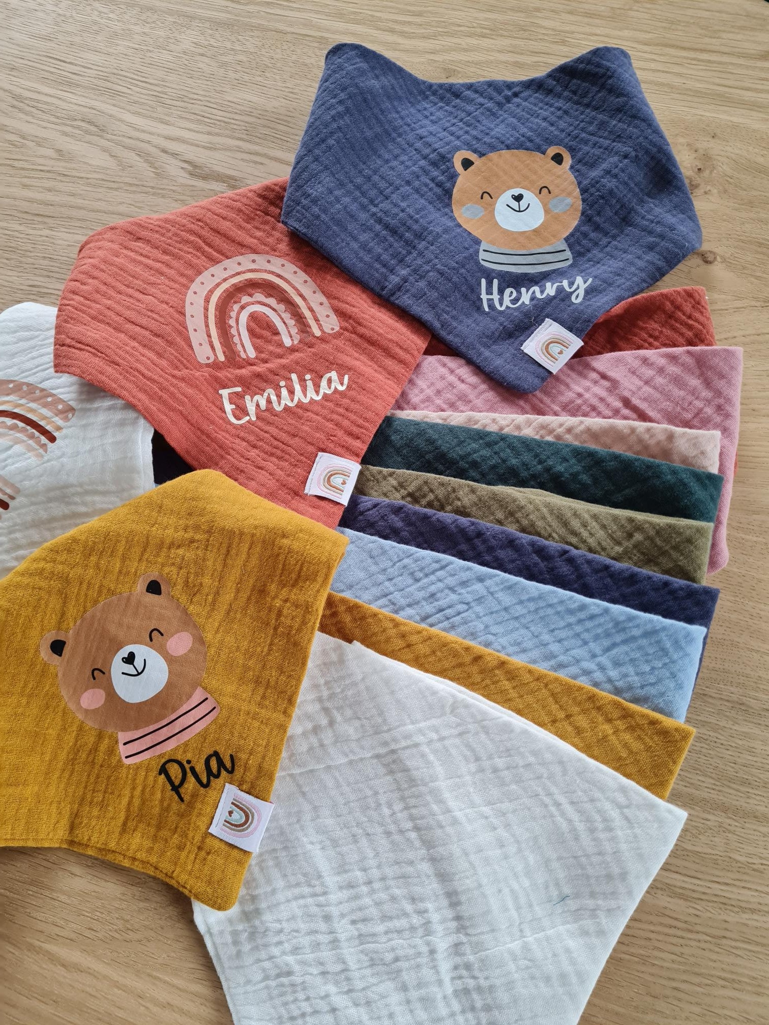 Halstuch Personalisierbar|Musselintuch Mit Namen|Dreieckstuch Baby Personalisiert|Spucktuch|Kinderhalstuch| Bio Lätzchen|Mulltuch|Mit Namen Halstuch Personalisierbar|Musselintuch Mit Namen|Dreieckstuch Baby Personalisiert|Spucktuch|Kinderhalstuch| Bio Lätzchen|Mulltuch|Mit Namen von Etsy - kreativbystickdesign