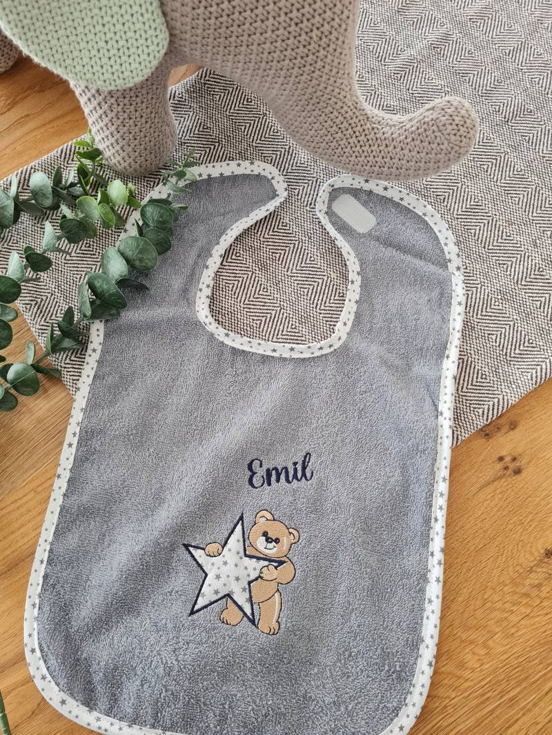 Lätzchen|Baby-Lätzchen|Individuell Bestickt|Personalisiert|Baby Geschenk| Klettverschlußlatz|Spucktuch|Neugeborenengeschenk|Hangerl|Pichel Lätzchen|Baby-Lätzchen|Individuell Bestickt|Personalisiert|Baby Geschenk| Klettverschlußlatz|Spucktuch|Neugeborenengeschenk|Hangerl|Pichel von Etsy - kreativbystickdesign