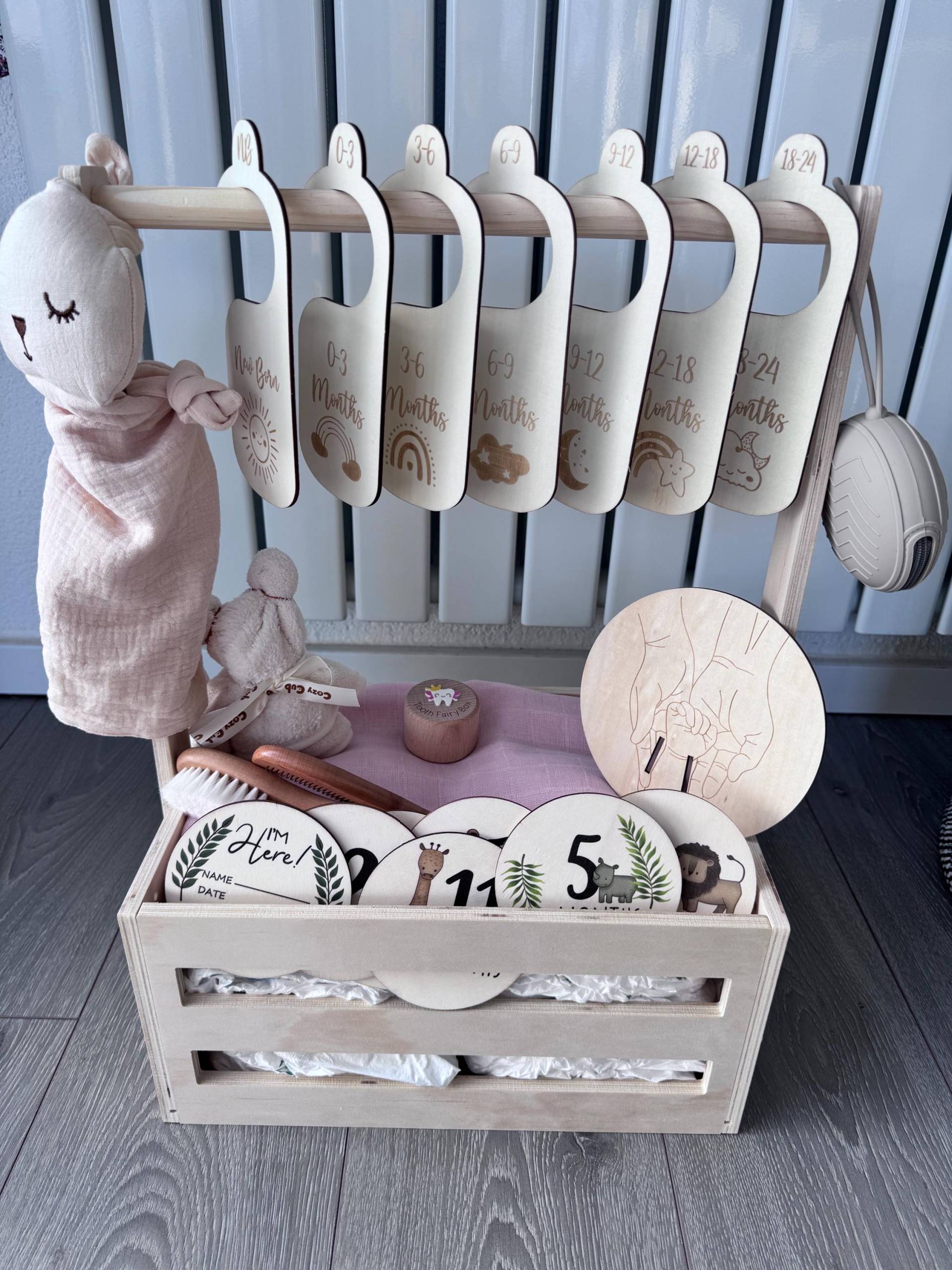 Baby Garderobe - Nachhaltiges Babygeschenkset Mit Windeln Und Liebevoll Zusammengestellten Accessoires Baby Garderobe - Nachhaltiges Babygeschenkset Mit Windeln Und Liebevoll Zusammengestellten Accessoires von Etsy - kreaviva