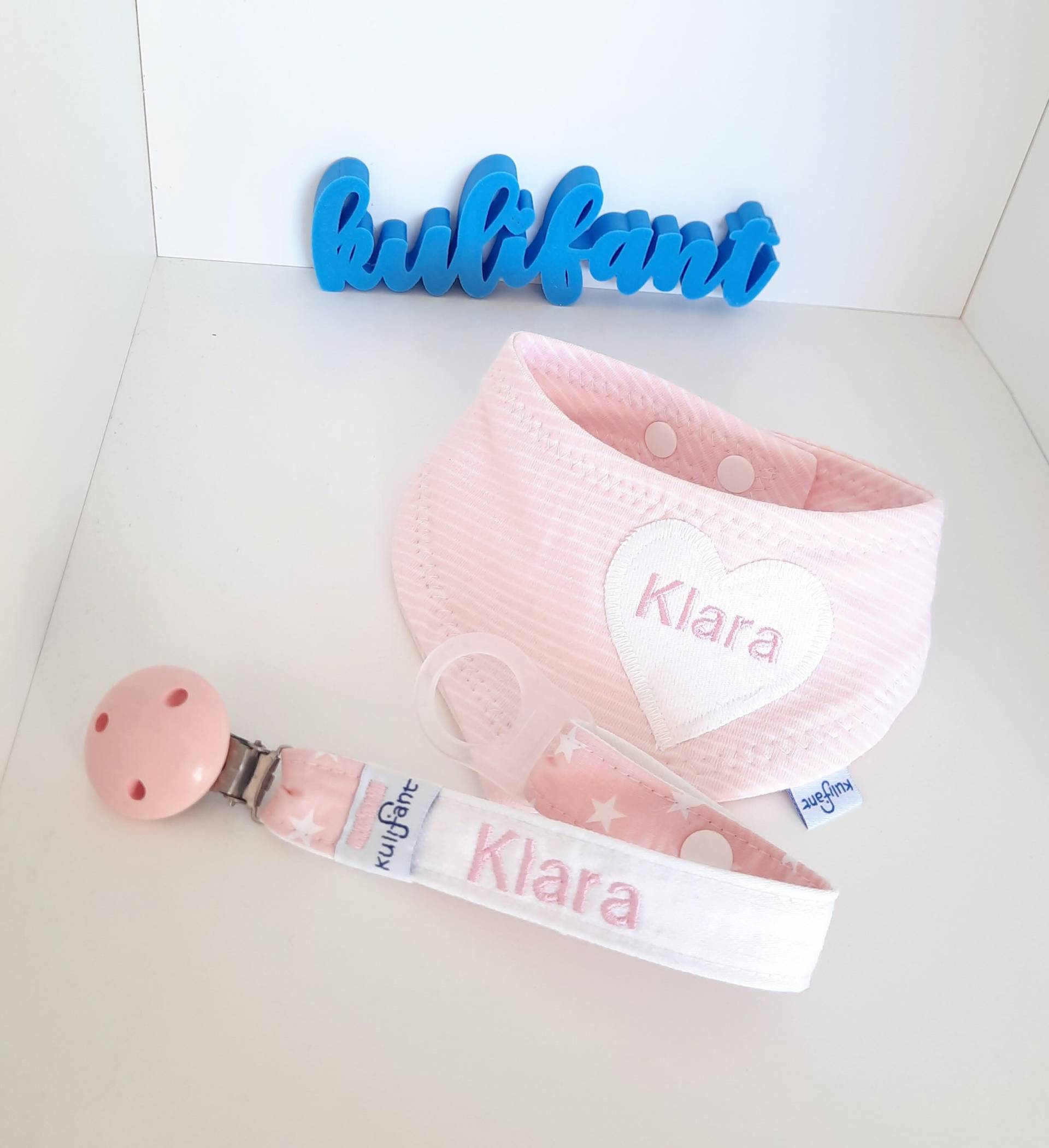 Babygeschenk Set Schnullerband & Tuch Steifen Herz Geschenk Name /Praktisch Dreieckstuch Personalisiert Für Babys Taufgeschenk Rosa Babygeschenk Set Schnullerband & Tuch Steifen Herz Geschenk Name /Praktisch Dreieckstuch Personalisiert Für Babys Taufgeschenk Rosa von Etsy - kulifant