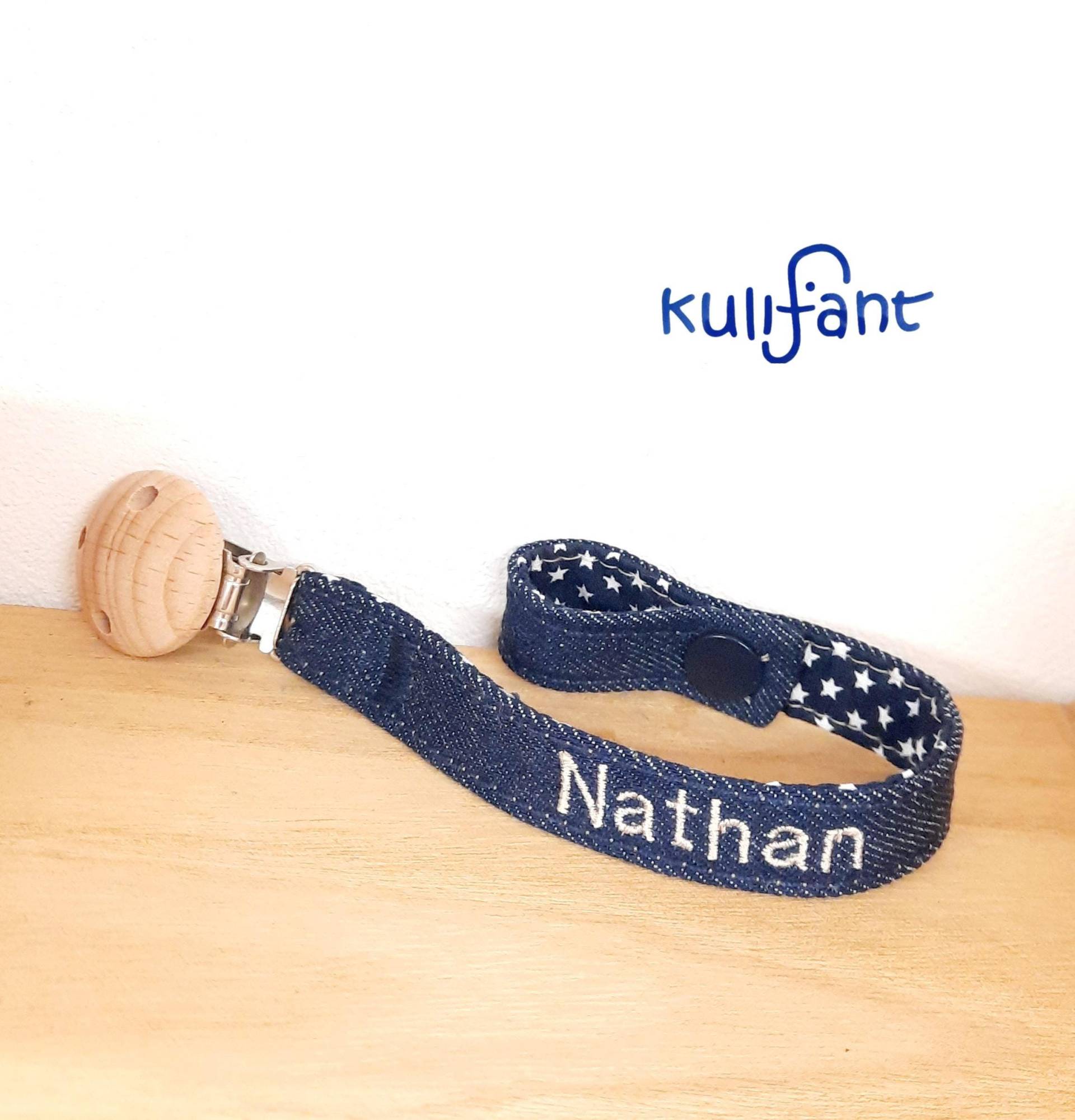 Dünneres Jeans Denim Schnullerband Zart Schlicht Mini Schmal Natur Marineweiß Mit Name Namen Bestickt Holzclip Geburt Babygeschenk Dünneres Jeans Denim Schnullerband Zart Schlicht Mini Schmal Natur Marineweiß Mit Name Namen Bestickt Holzclip Geburt Babygeschenk von Etsy - kulifant