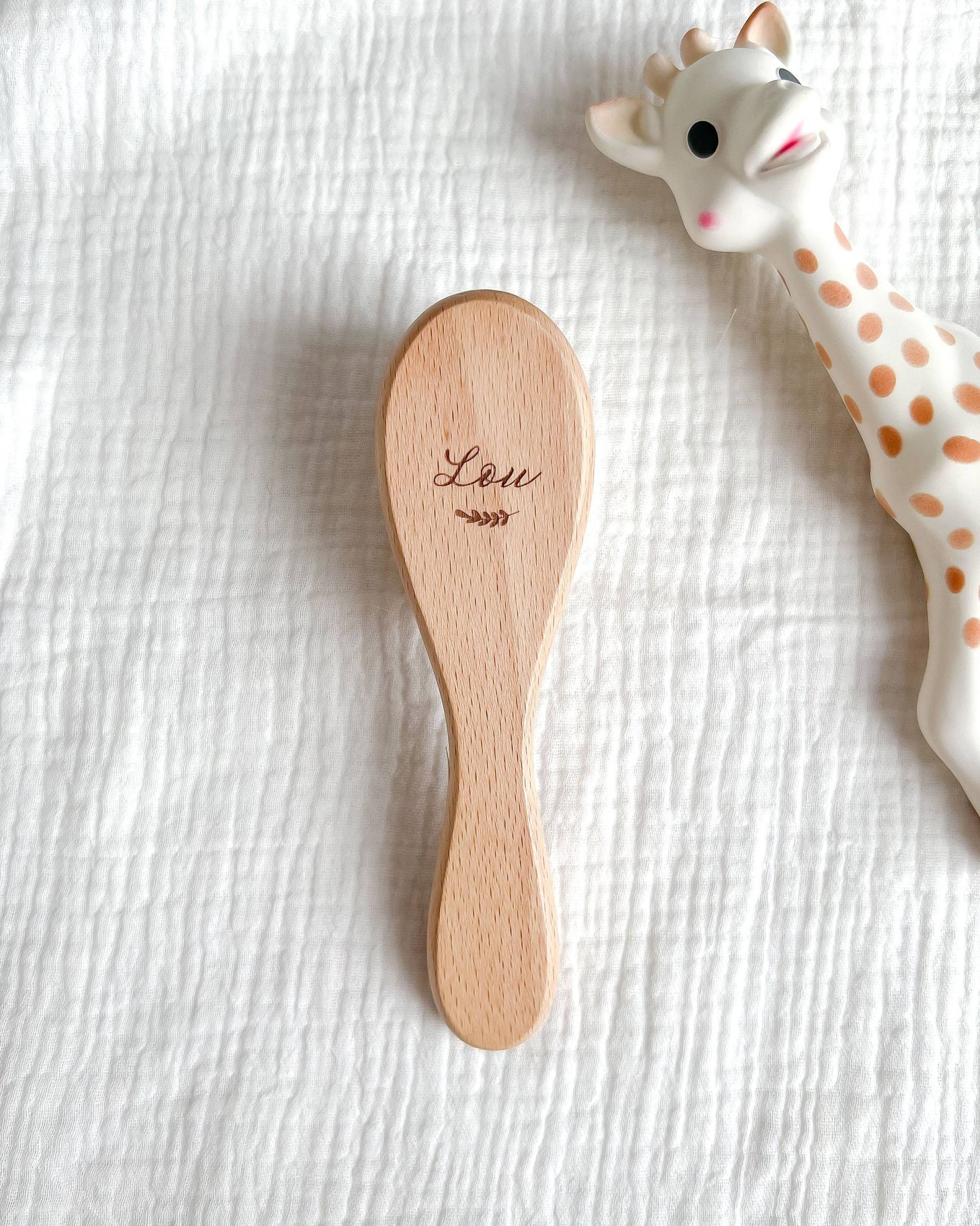 Anpassbare Bürste - Baby-Haarbürste Personalisierte Holzbürste Baby-Geburtsgeschenk Anpassbare Bürste - Baby-Haarbürste Personalisierte Holzbürste Baby-Geburtsgeschenk von Etsy - labelleidee