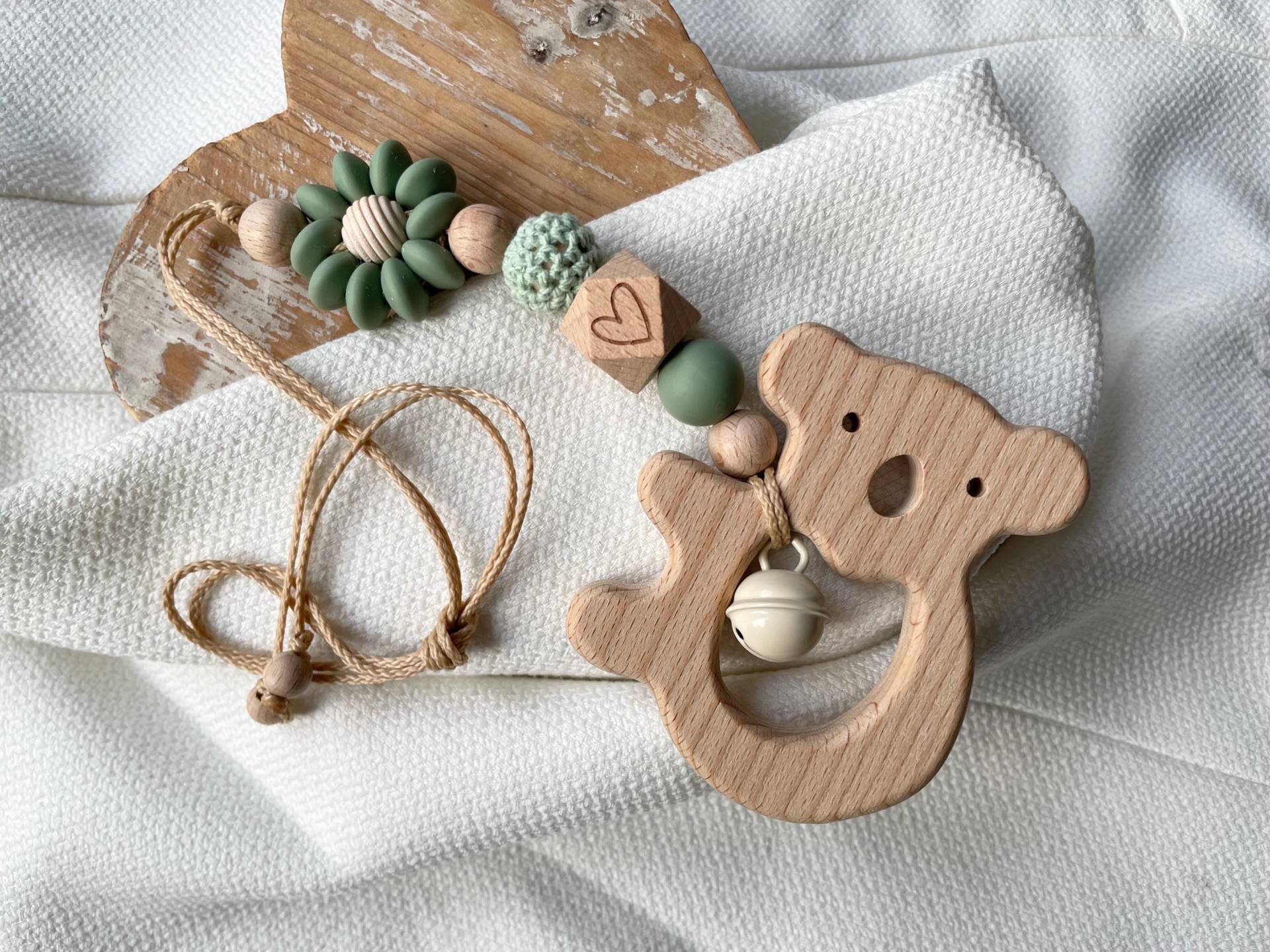 Anhänger Für Die Babyschale Und Spielbogen in Vielen Farben Mit Blume Herz Als Geschenk Zur Geburt, Maxicosi von Etsy - lamonadashop