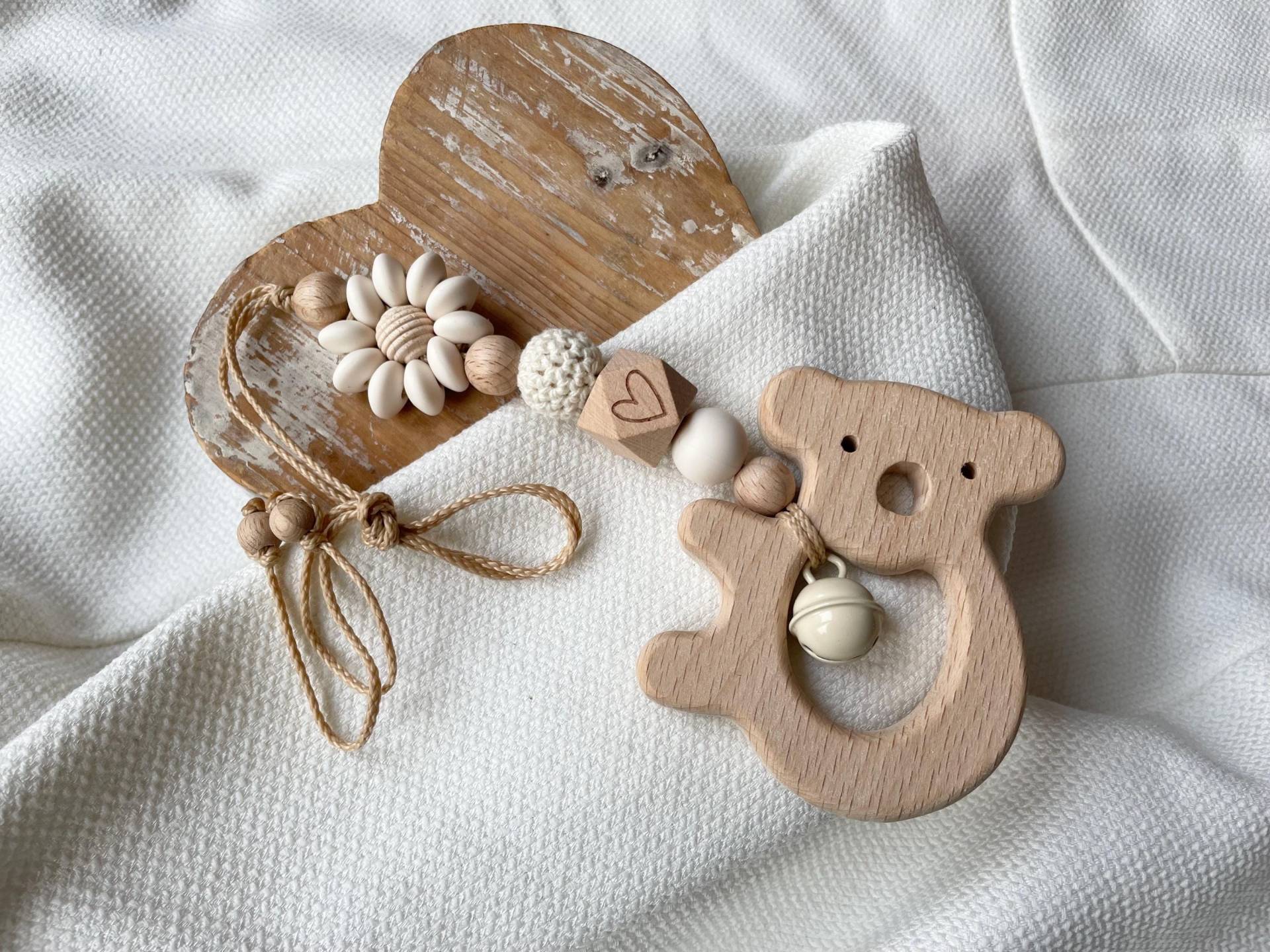 Anhänger Für Die Babyschale Und Spielbogen in Vielen Farben Mit Herz Als Geschenk Zur Geburt, Maxicosi von Etsy - lamonadashop