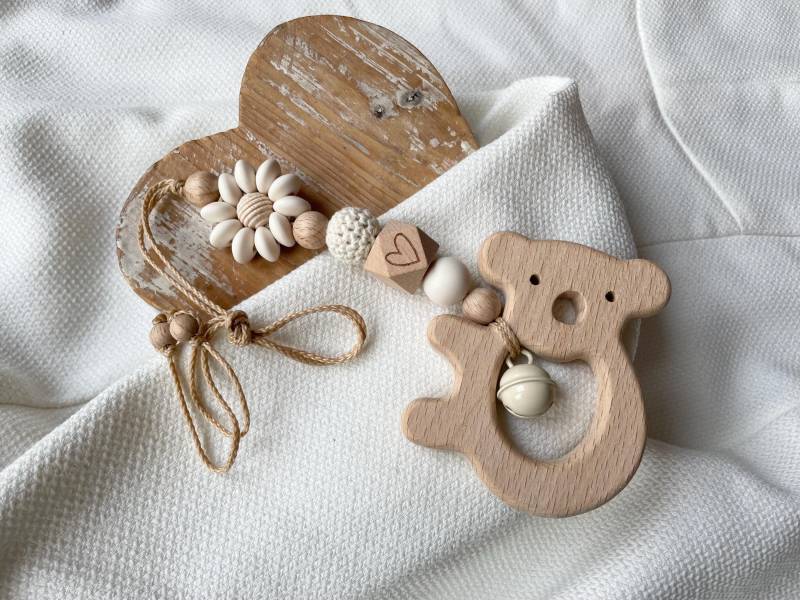 Anhänger Für Die Babyschale Und Spielbogen in Vielen Farben Mit Herz Als Geschenk Zur Geburt, Maxicosi von Etsy - lamonadashop