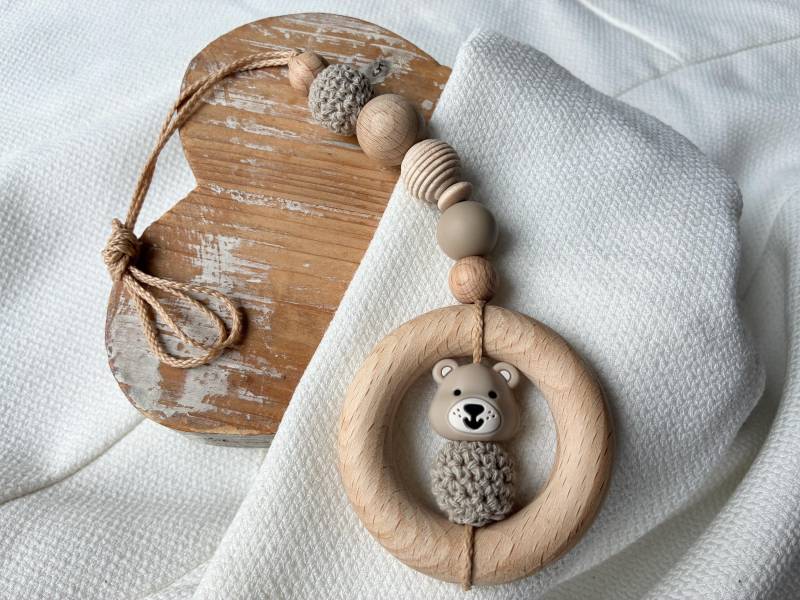 Anhänger Für Die Babyschale Und Spielbogen in Vielen Farben Mit Teddy Bär Als Geschenk Zur Geburt, Maxicosi von Etsy - lamonadashop