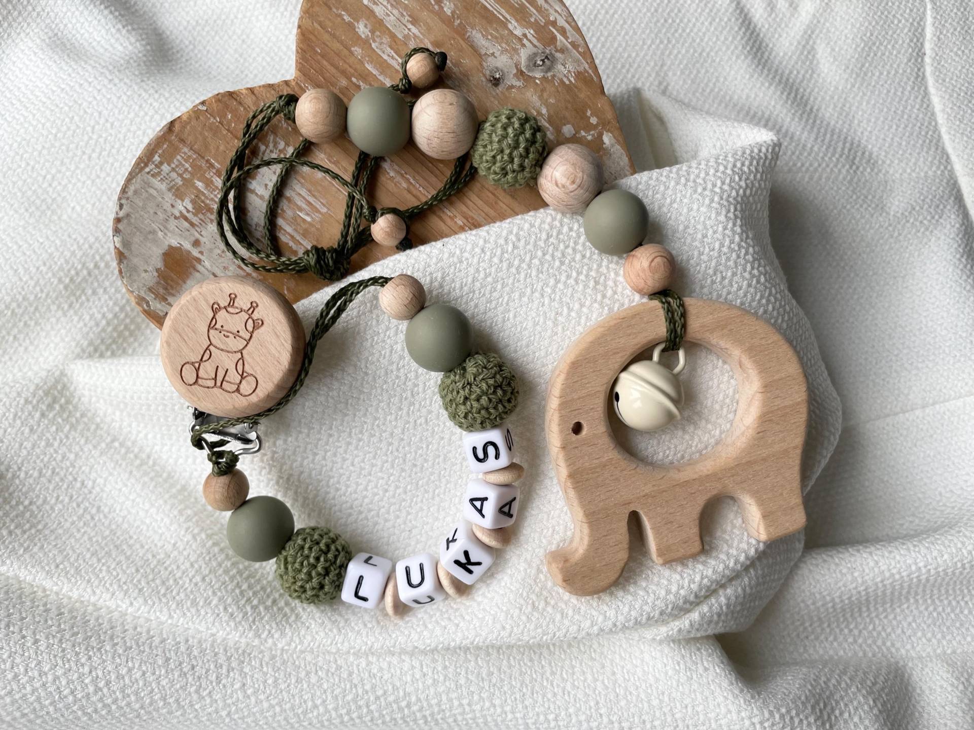 Baby Set Mit Namen Aus Schnullerkette Und Anhänger Für Mädchen Jungen in Vielen Farben Als Geschenk Zur Geburt Baby Set Mit Namen Aus Schnullerkette Und Anhänger Für Mädchen Jungen in Vielen Farben Als Geschenk Zur Geburt von Etsy - lamonadashop