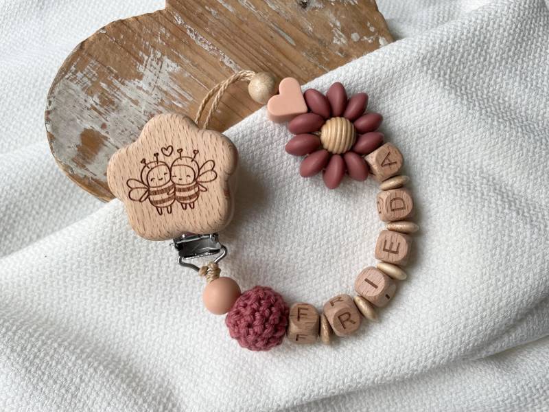 Schnullerkette Mit Namen Für Mädchen Blume Und Herz in Pfirsich Rot Als Geschenk Zur Geburt von Etsy - lamonadashop