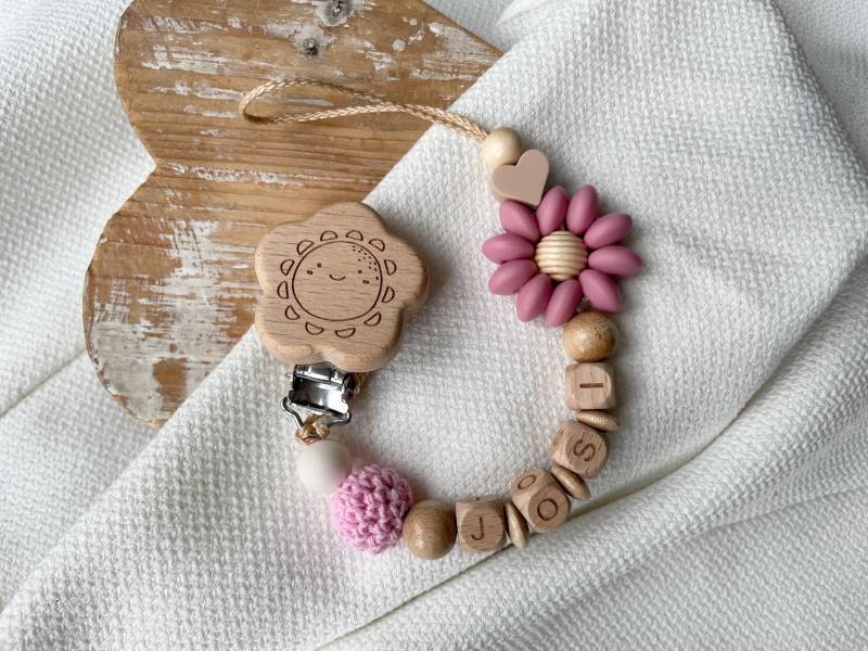 Schnullerkette Mit Namen Für Mädchen Blume Und Herz in Rosa Beige Als Geschenk Zur Geburt von Etsy - lamonadashop