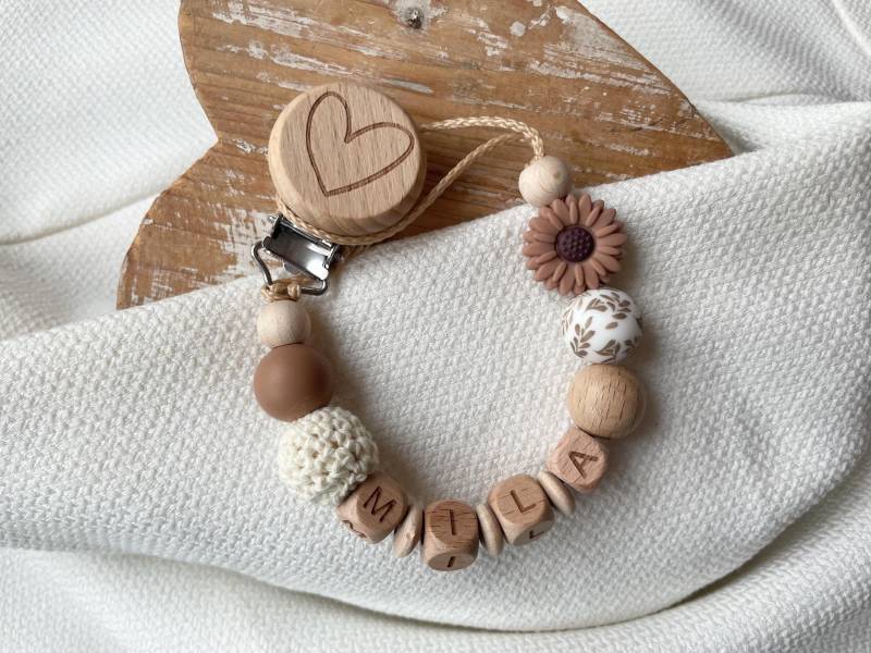 Schnullerkette Mit Namen Für Mädchen Blume in Camel Braun Und Creme Weiß Als Geschenk Zur Geburt Schnullerkette Mit Namen Für Mädchen Blume in Camel Braun Und Creme Weiß Als Geschenk Zur Geburt von Etsy - lamonadashop