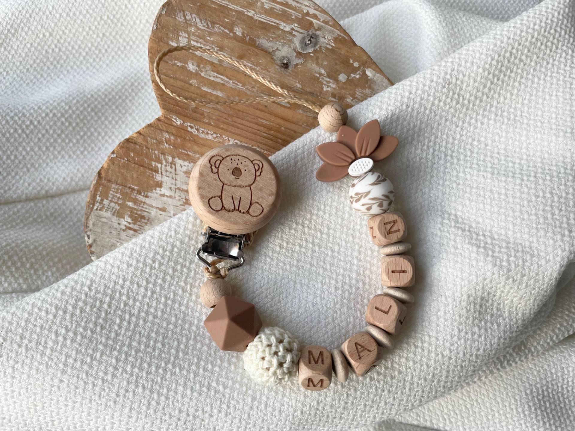 Schnullerkette Mit Namen Für Mädchen Und Jungen Blüte in Camel Braun Weiß Als Geschenk Zur Geburt Schnullerkette Mit Namen Für Mädchen Und Jungen Blüte in Camel Braun Weiß Als Geschenk Zur Geburt von Etsy - lamonadashop