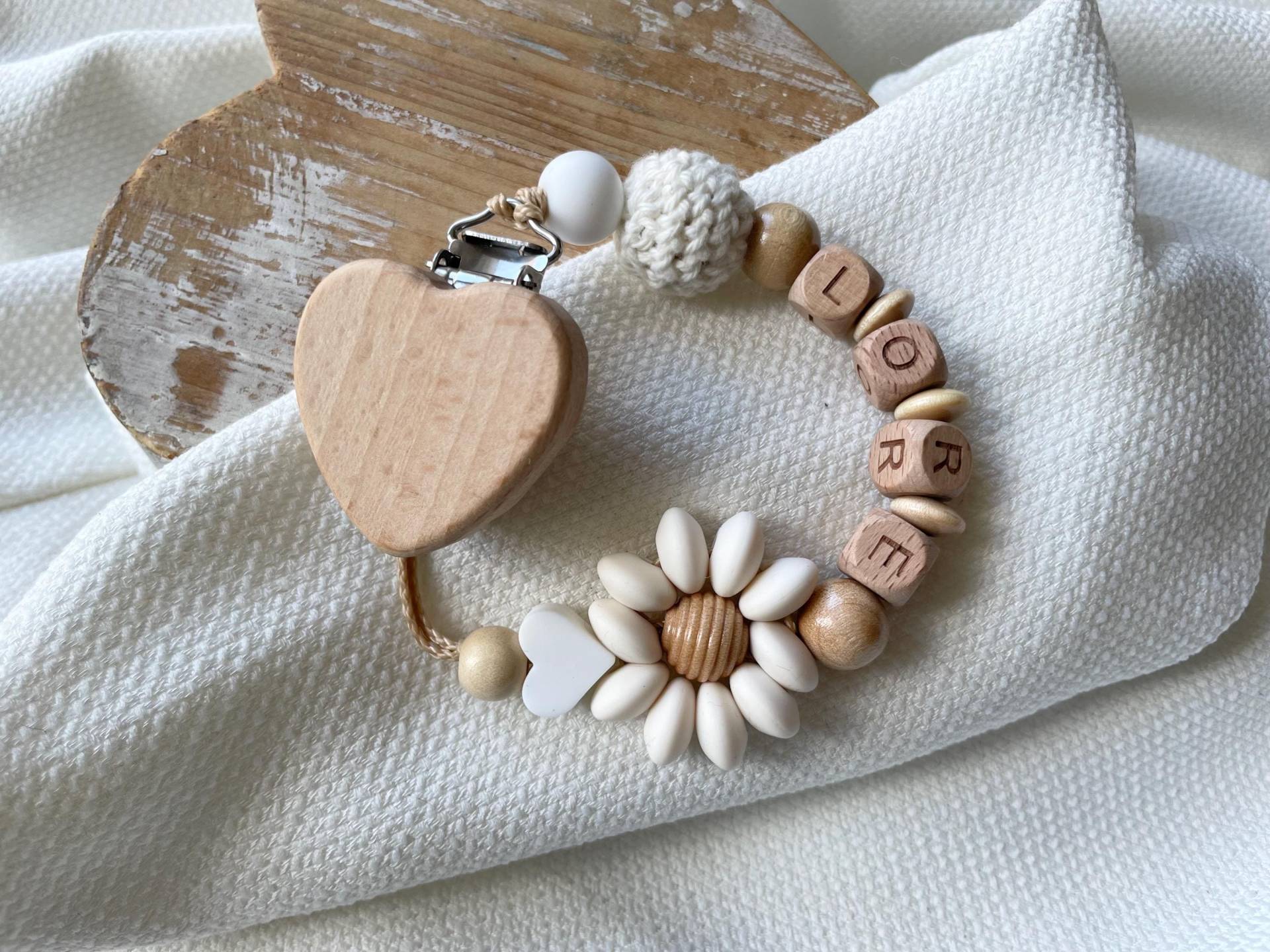 Schnullerkette Mit Namen Für Mädchen Und Jungen Blume Herz in Creme Weiß Als Geschenk Zur Geburt von Etsy - lamonadashop