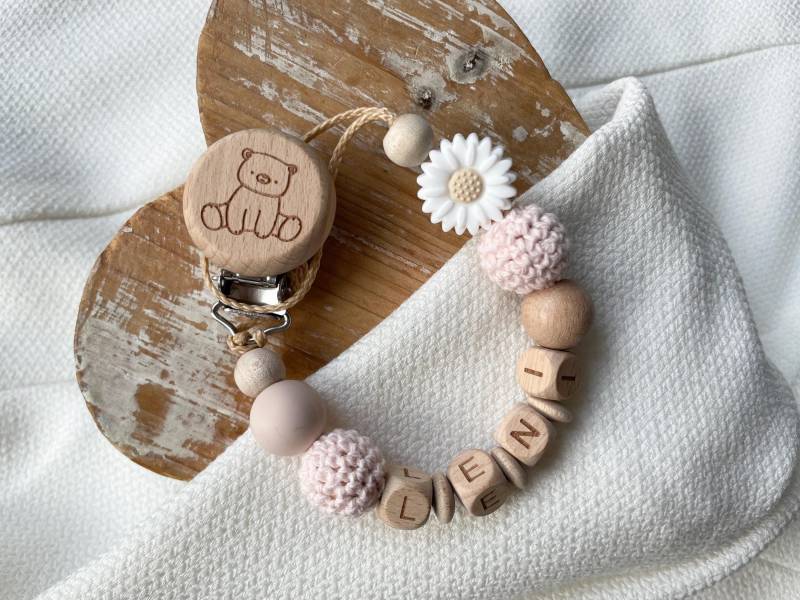 Schnullerkette Mit Namen Für Mädchen Und Jungen Blume in Vielen Farben Als Geschenk Zur Geburt Schnullerkette Mit Namen Für Mädchen Und Jungen Blume in Vielen Farben Als Geschenk Zur Geburt von Etsy - lamonadashop