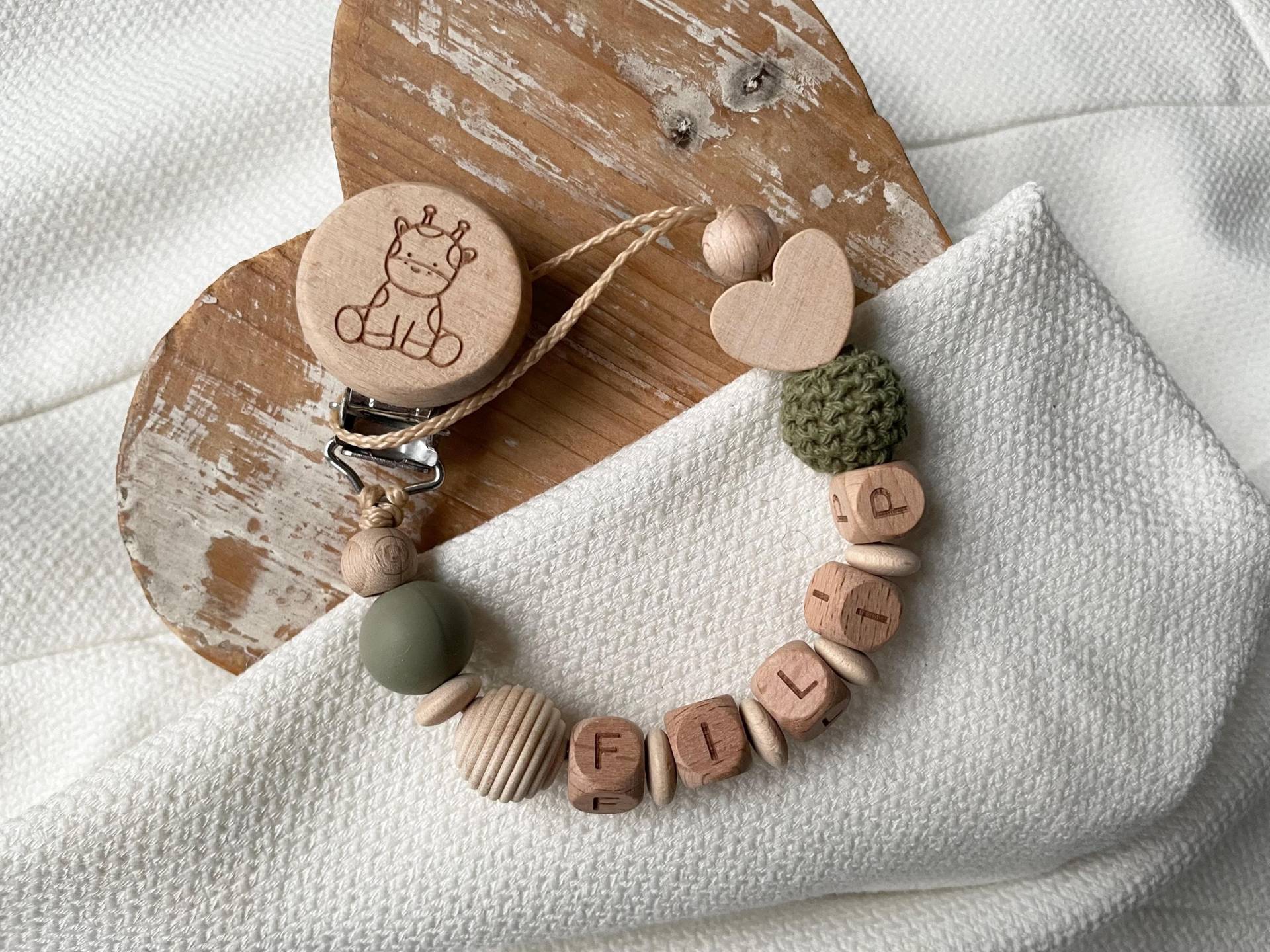 Schnullerkette Mit Namen Für Mädchen Und Jungen Herz in Vielen Farben Als Geschenk Zur Geburt von Etsy - lamonadashop